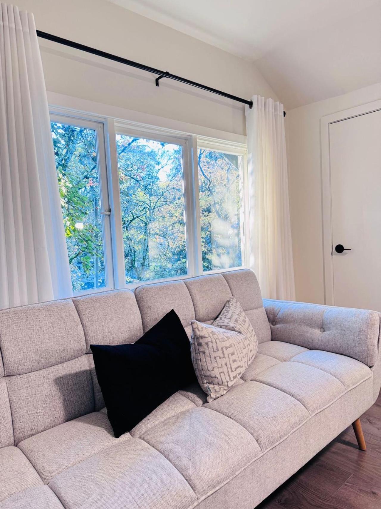 Deluxe Queen Room Private Ensuite Vancouver West