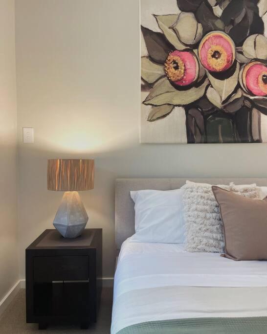 Modern & Quiet 1BR Apartment with Private Garden in Bondi close to the Beach