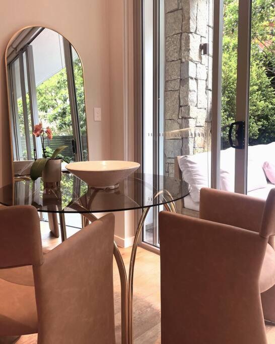 Modern & Quiet 1BR Apartment with Private Garden in Bondi close to the Beach