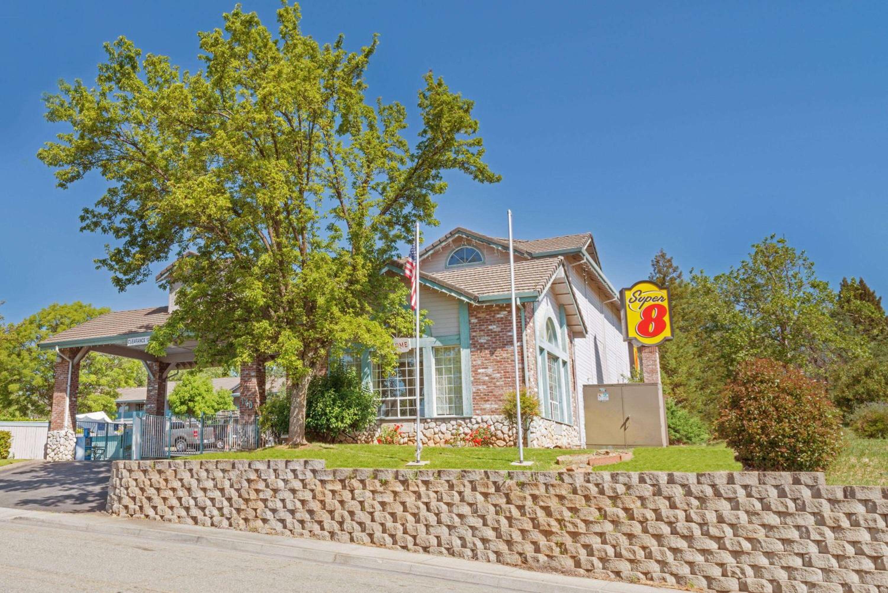 Auburn Vacations - Super 8 by Wyndham Auburn - Property Image 1