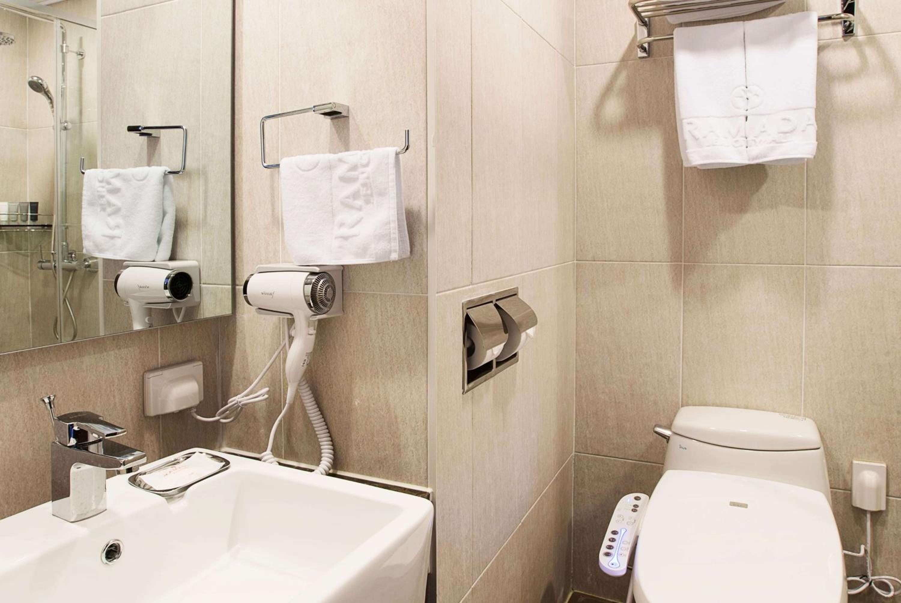 Jeju Vacations - Ramada by Wyndham Jeju City Hall - Property Image 4