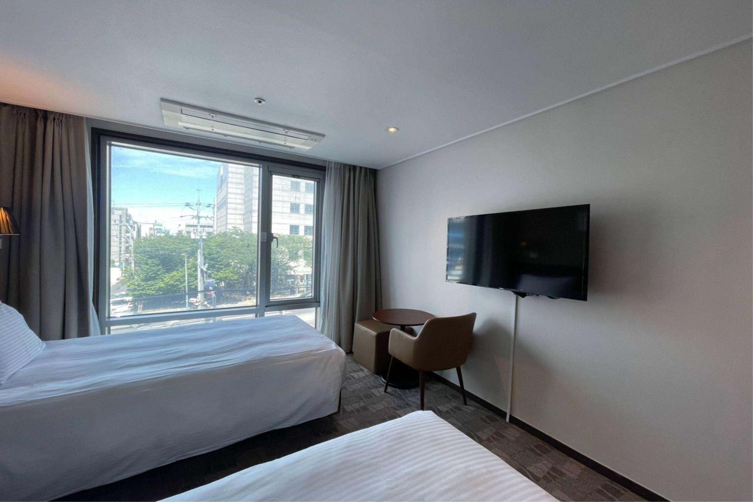 Jeju Vacations - Ramada by Wyndham Jeju City Hall - Property Image 11