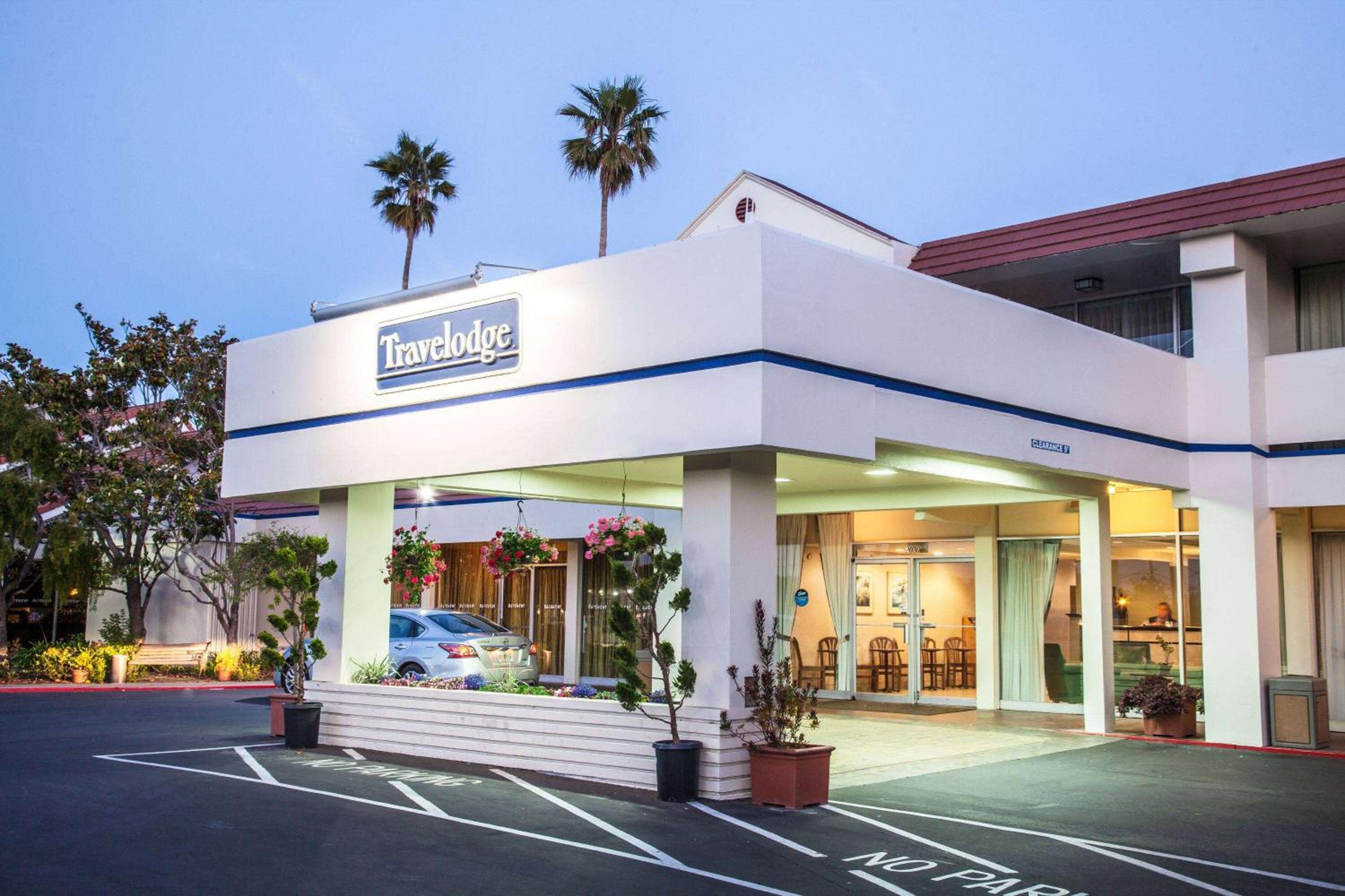 Hotel Travelodge by Wyndham Monterey Bay - Image 1