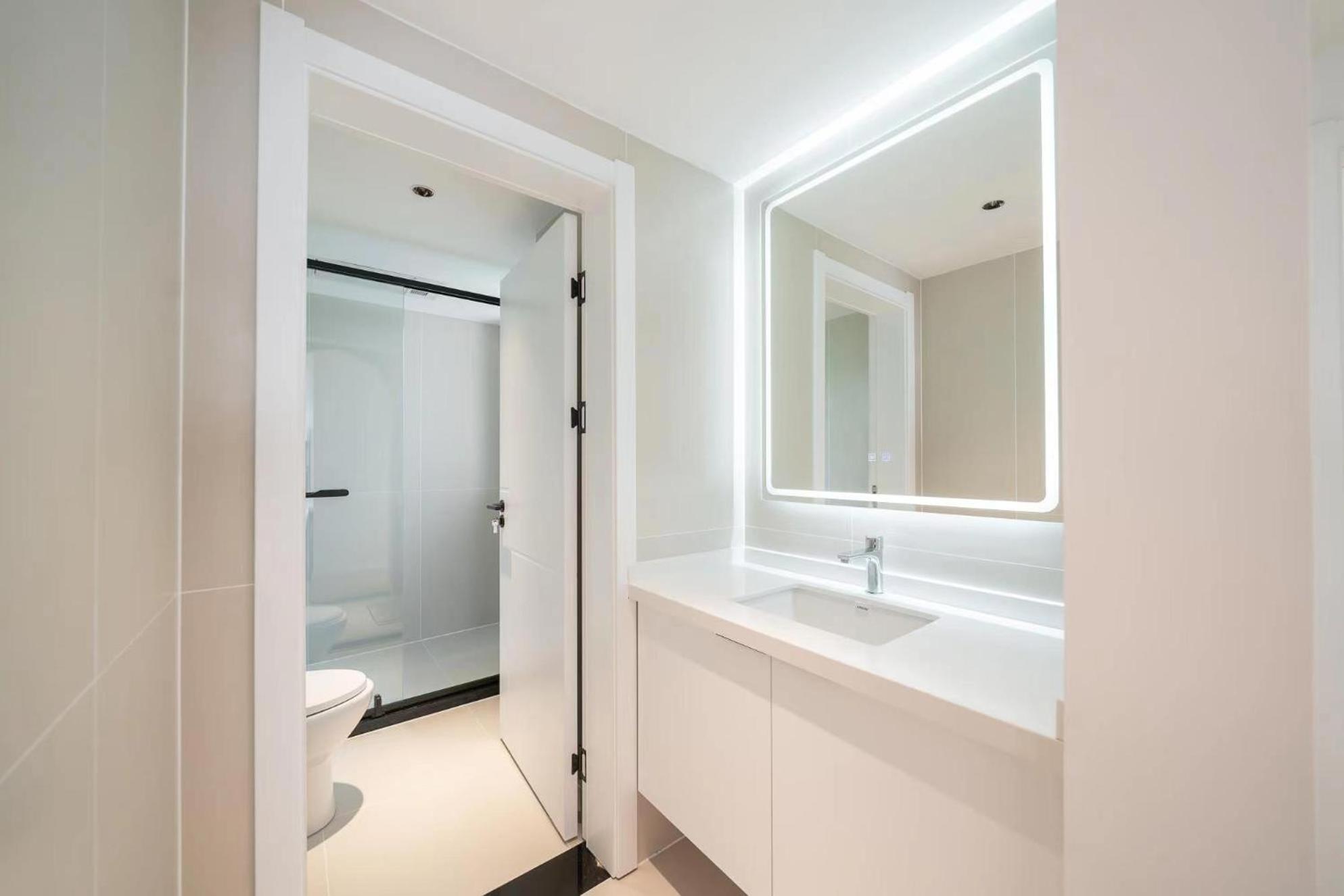 Eastern Hub - ZhongShan Park Branch Three Bedroom Bright French Windows, Open Kitchen in Downtown Area