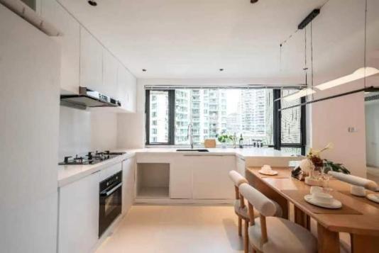 Eastern Hub - ZhongShan Park Branch Three Bedroom Bright French Windows, Open Kitchen in Downtown Area