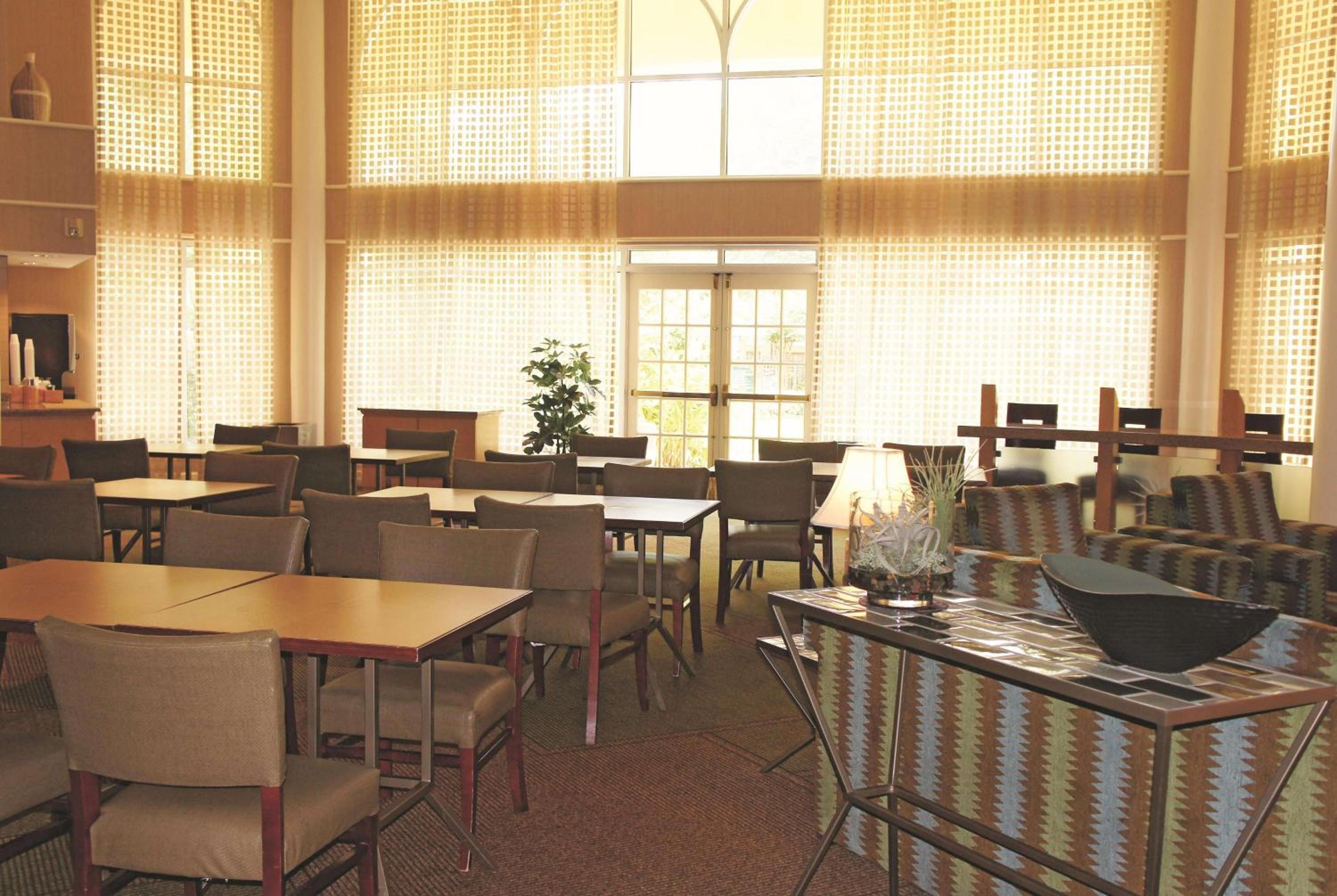 La Quinta Inn  Suites by Wyndham Houston Bush IAH South - Property Image 12