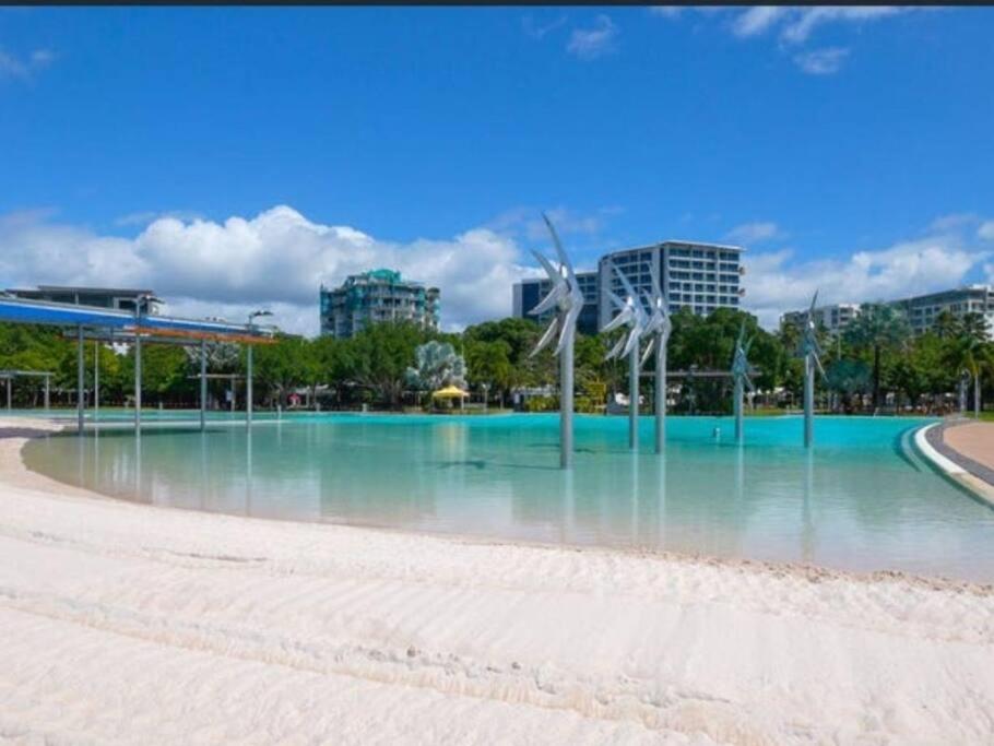 Studio room in Cairns Esplanade! Ocean view! Heart of Cairns