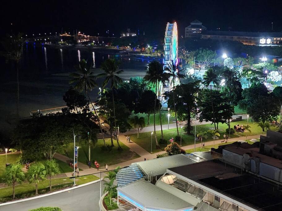 Studio room in Cairns Esplanade! Ocean view! Heart of Cairns
