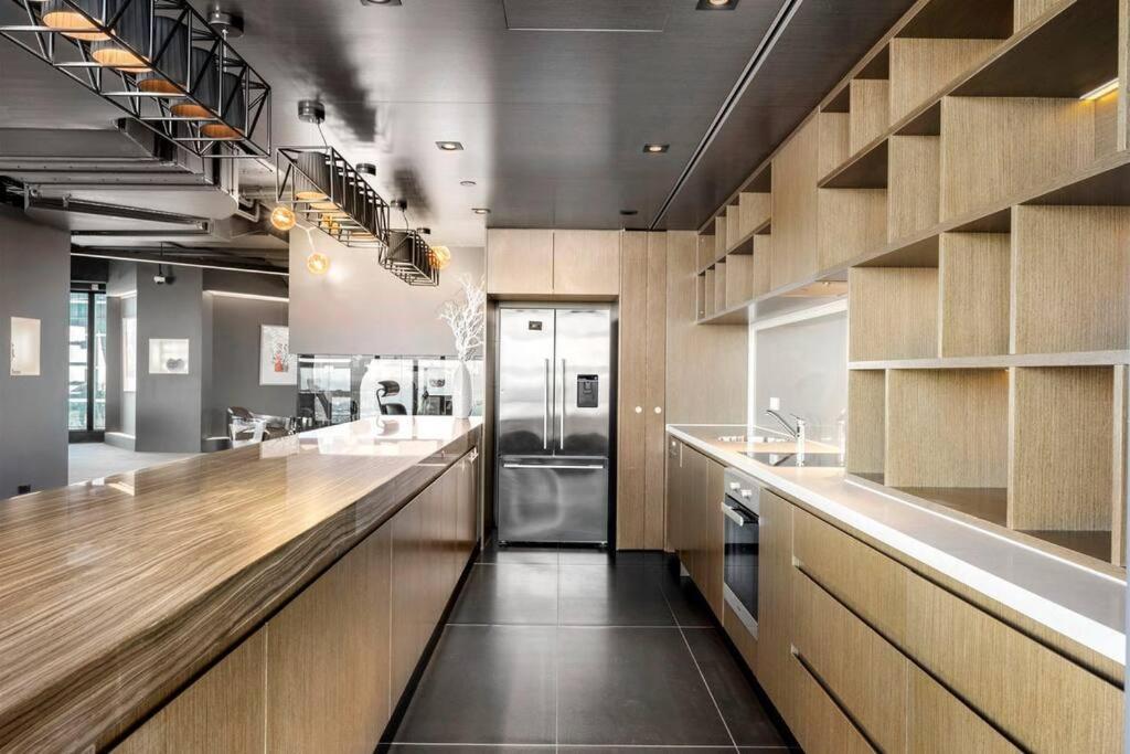 Most Exclusive & Highest Penthouse In MelbourneCBD