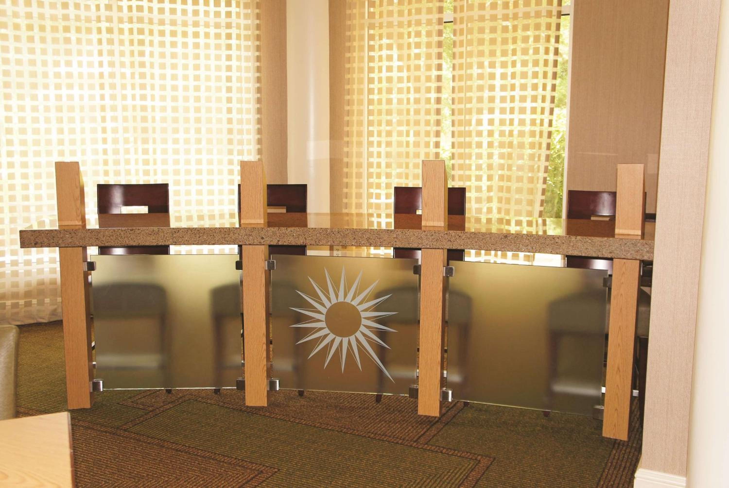 La Quinta Inn Suites by Wyndham Houston Bush IAH South - Property Image 33
