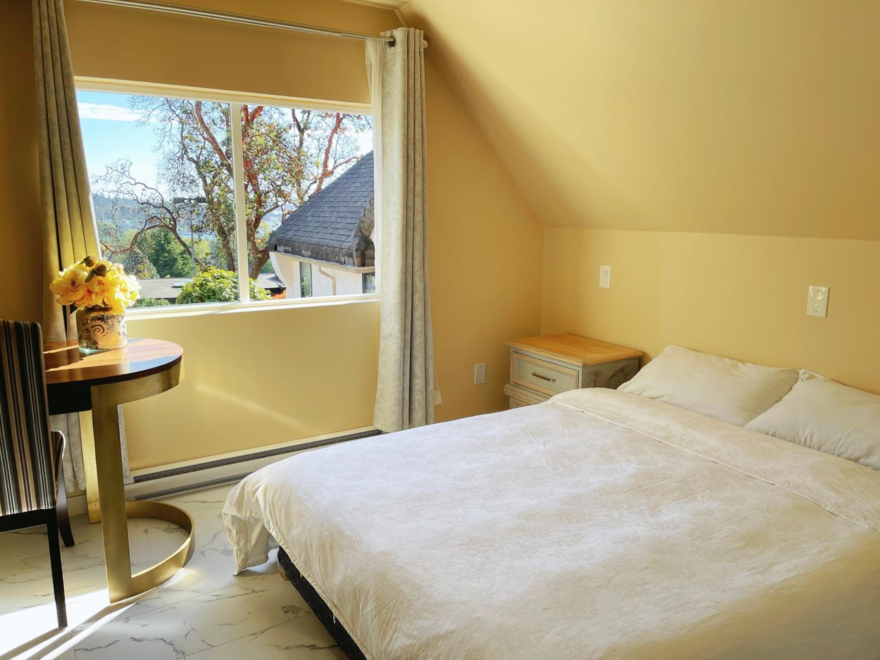 UVIC Ocean Peak house