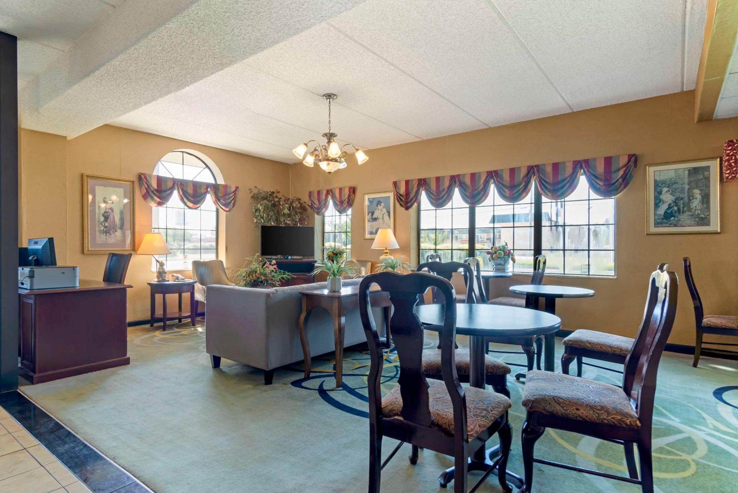 Cordele Vacations - Quality Inn - Property Image 2
