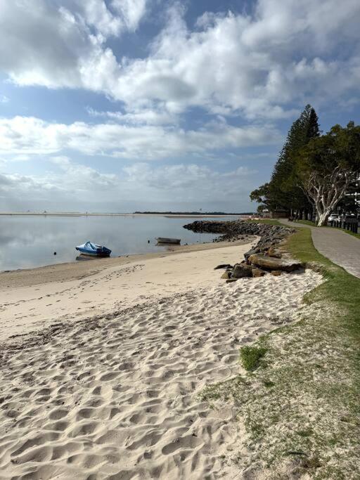 Gemini Resort, 2bedroom Unit19 and carpark Golden Beach, Caloundra
