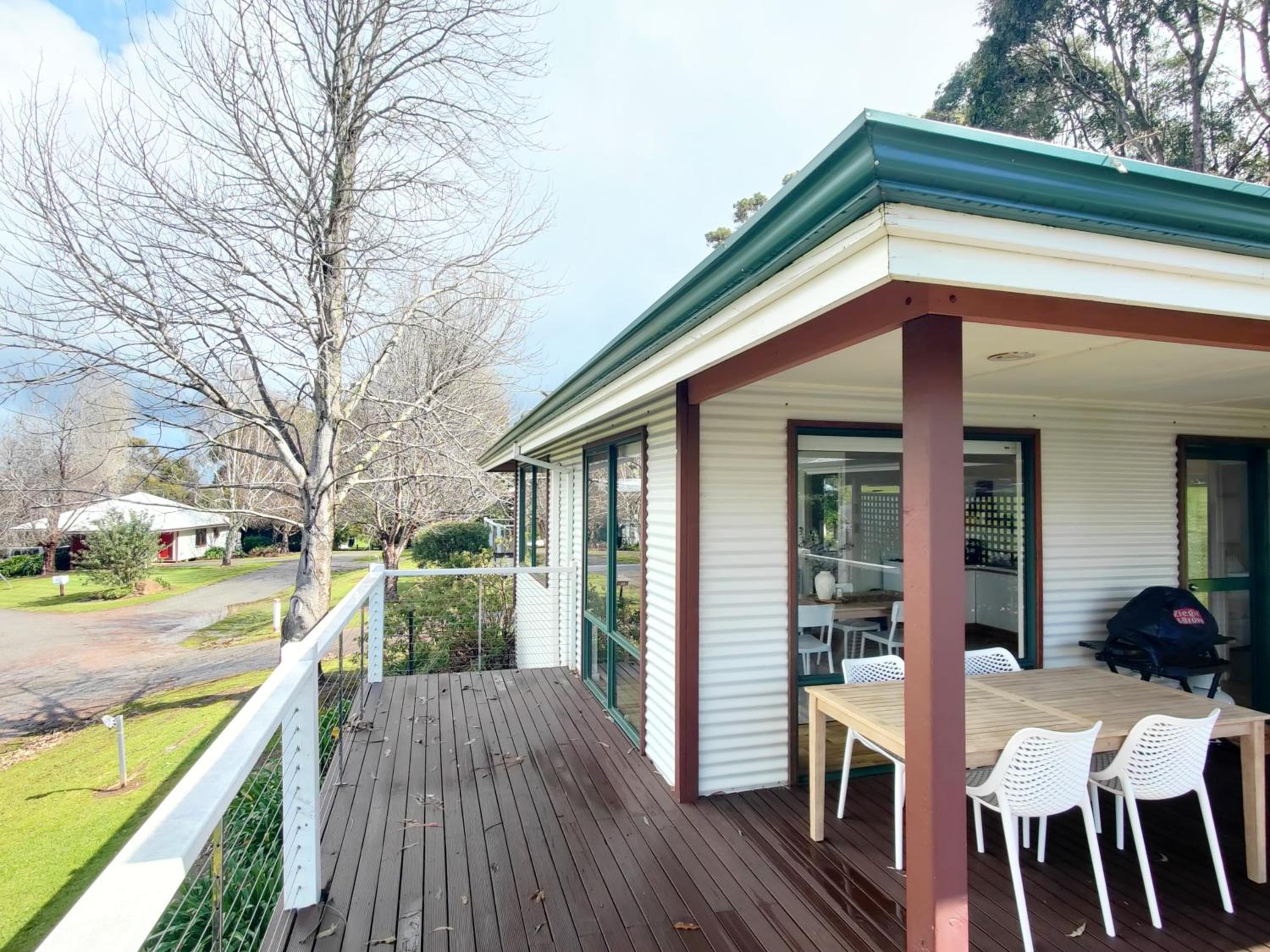 Karri Mia Chalets and Studios