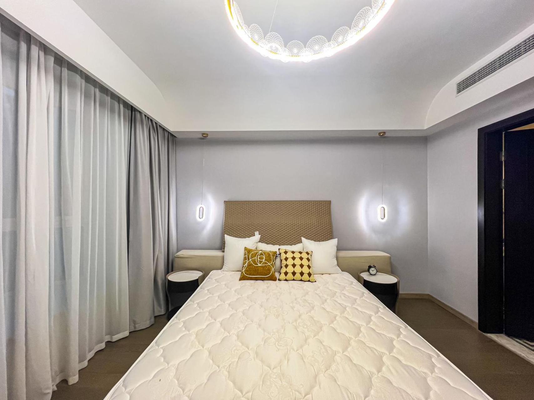 Eastern Hub - XinTianDi Branch Super Luxury 4 Bedrooms 3 Bathrooms Premium Quality Apt