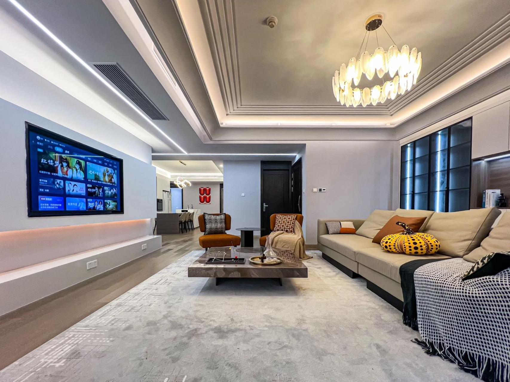 Eastern Hub - XinTianDi Branch Super Luxury 4 Bedrooms 3 Bathrooms Premium Quality Apt