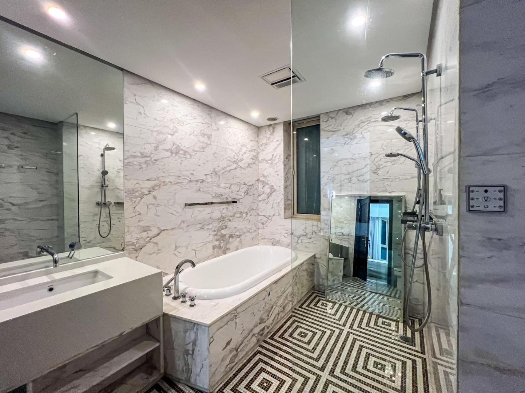 Eastern Hub - XinTianDi Branch Super Luxury 4 Bedrooms 3 Bathrooms Premium Quality Apt