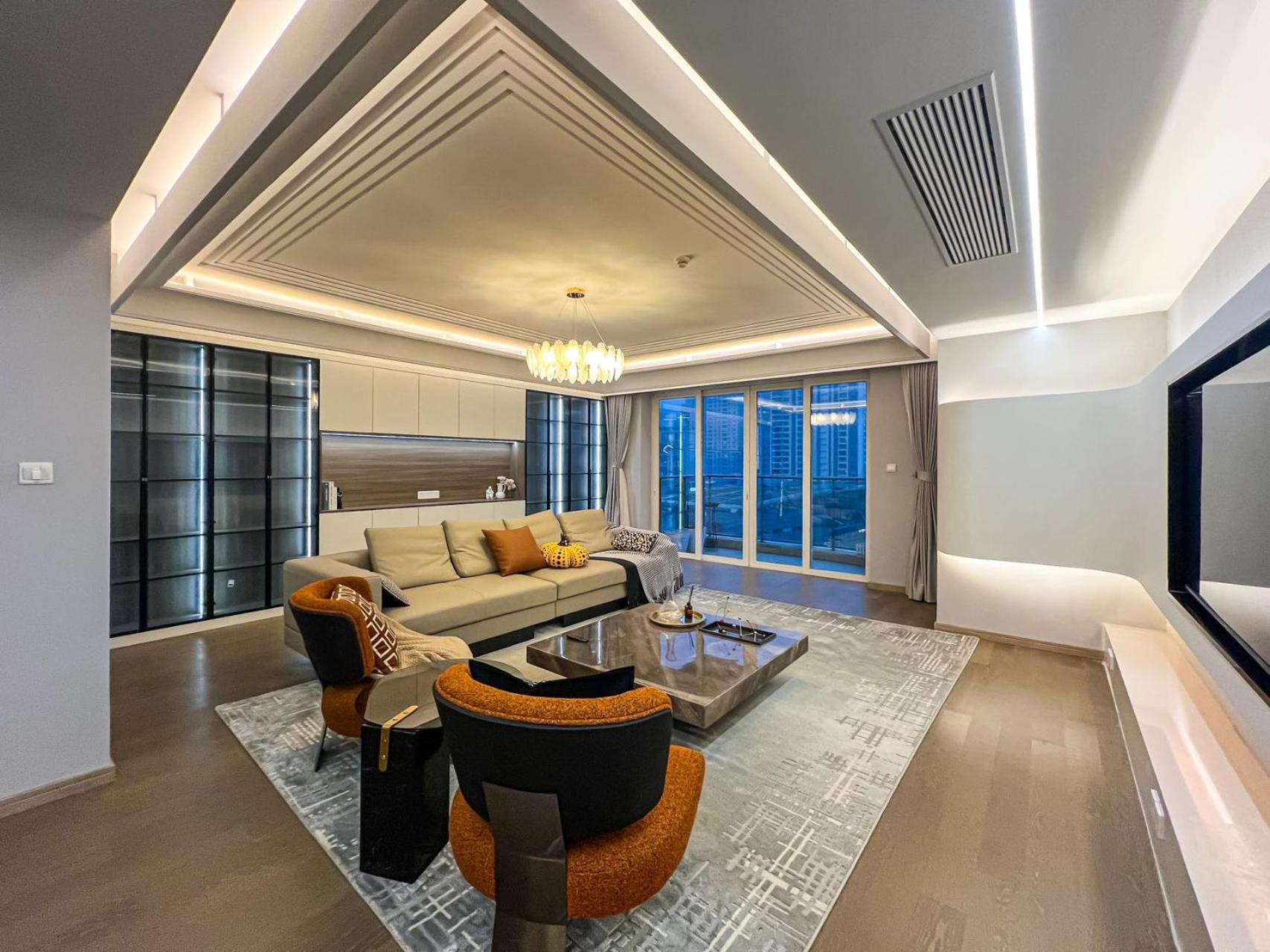 Eastern Hub - XinTianDi Branch Super Luxury 4 Bedrooms 3 Bathrooms Premium Quality Apt