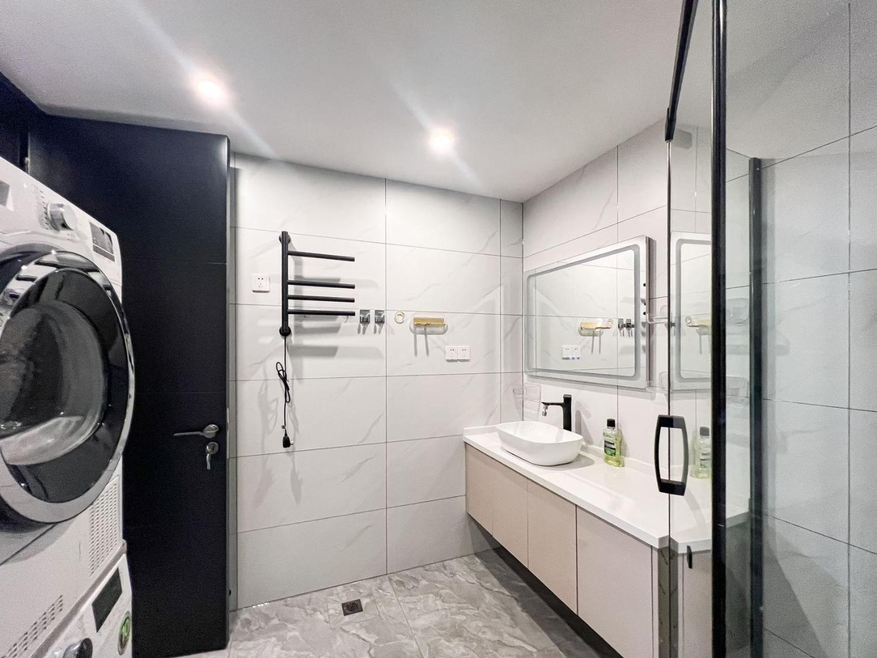 Eastern Hub - XinTianDi Branch Super Luxury 4 Bedrooms 3 Bathrooms Premium Quality Apt