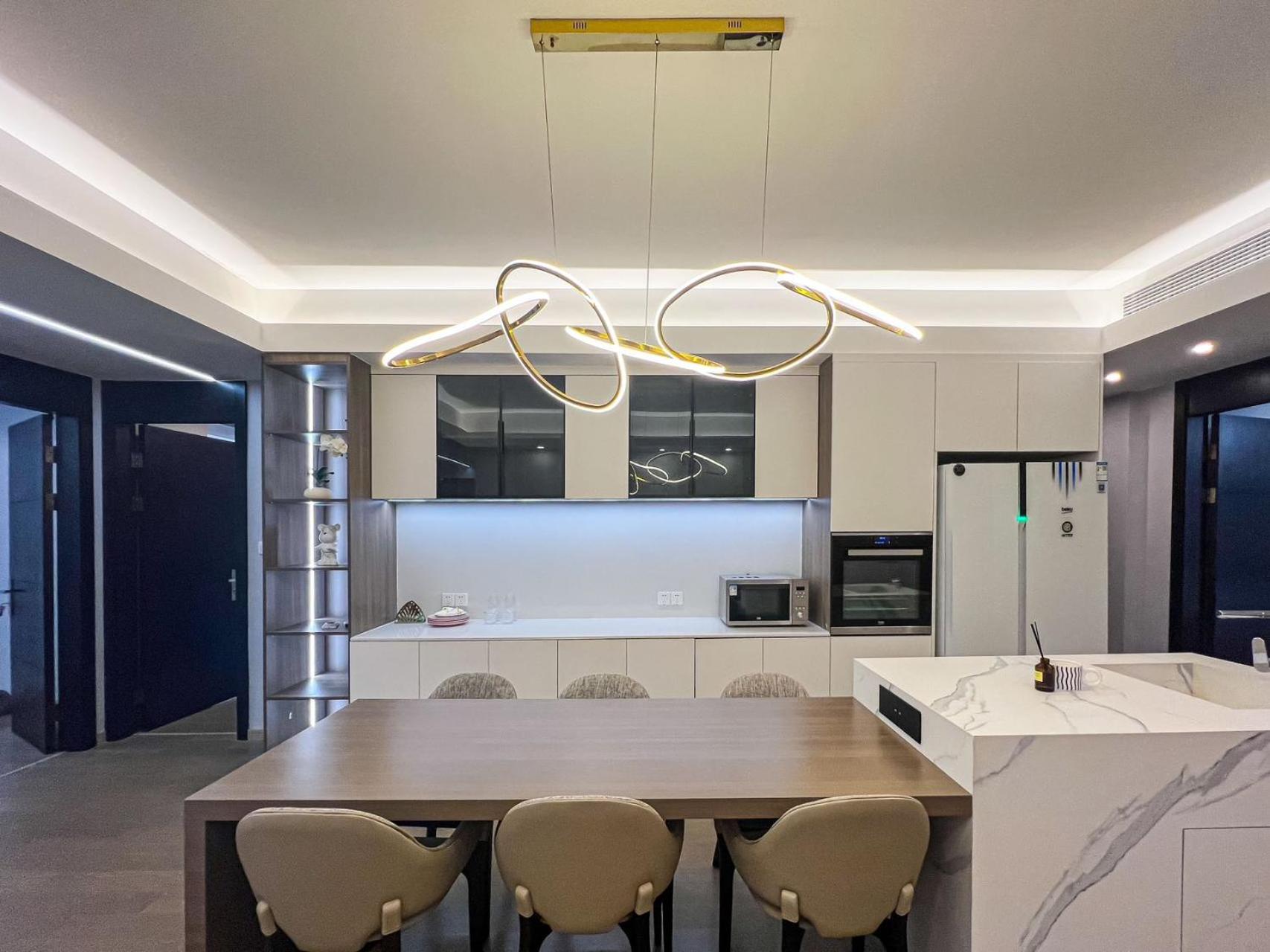 Eastern Hub - XinTianDi Branch Super Luxury 4 Bedrooms 3 Bathrooms Premium Quality Apt