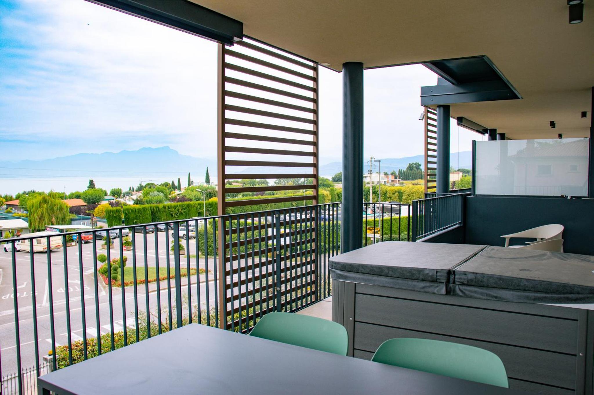 Lido Vista Apartments