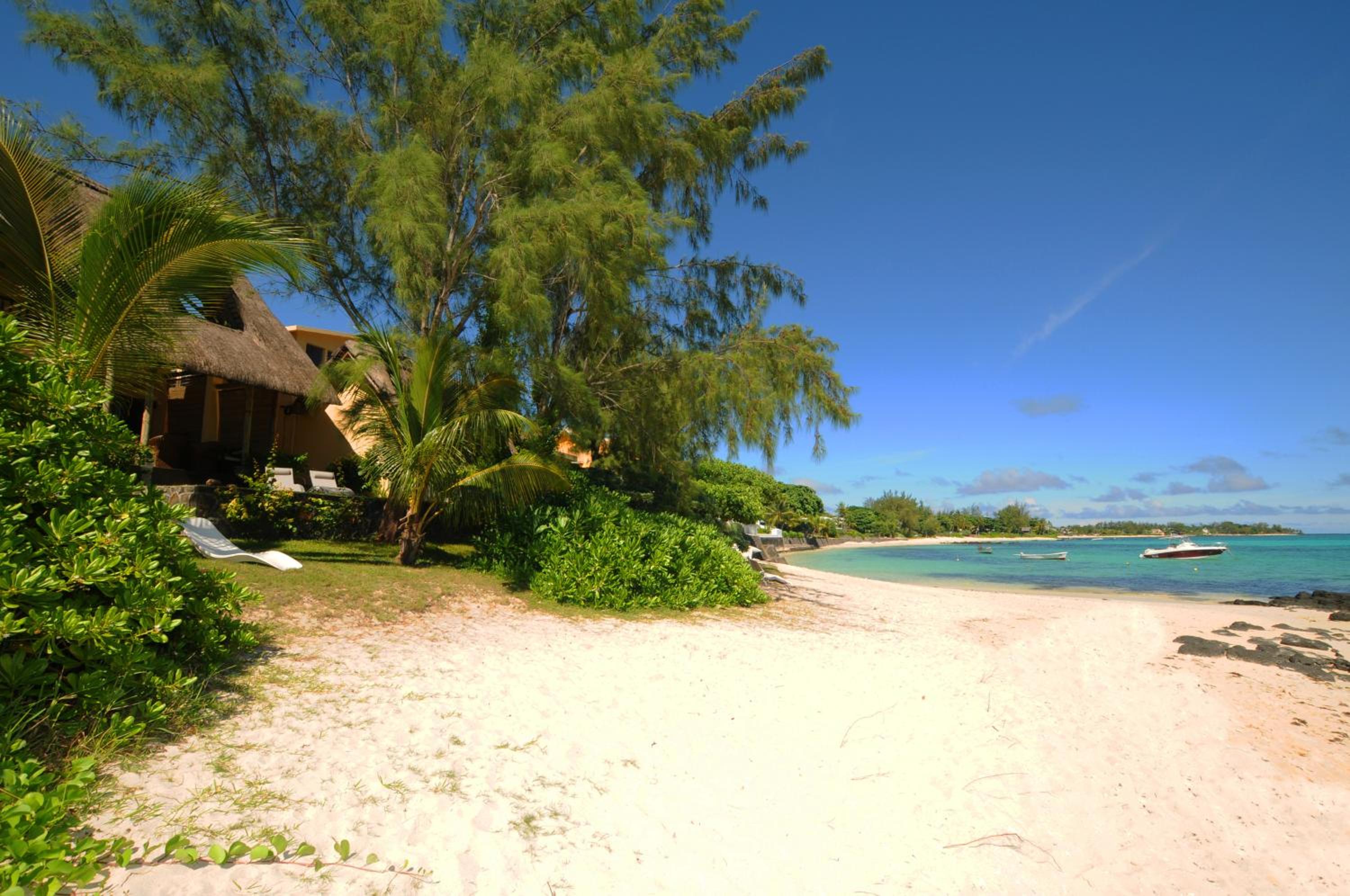 Ernestville 2 beachfront Villa Pointe aux Canonniers view 2