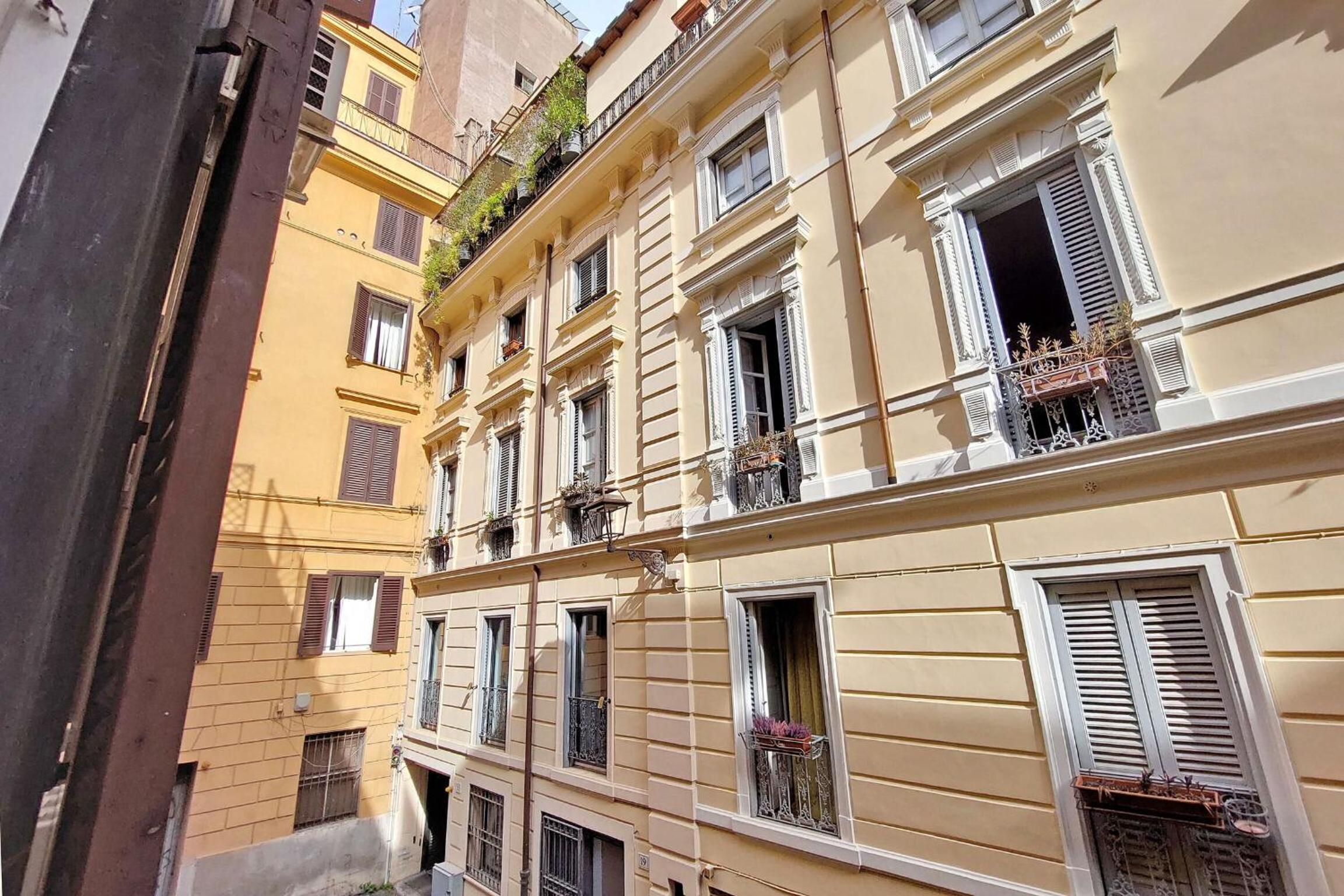 Caprareccia In Monti by Halldis