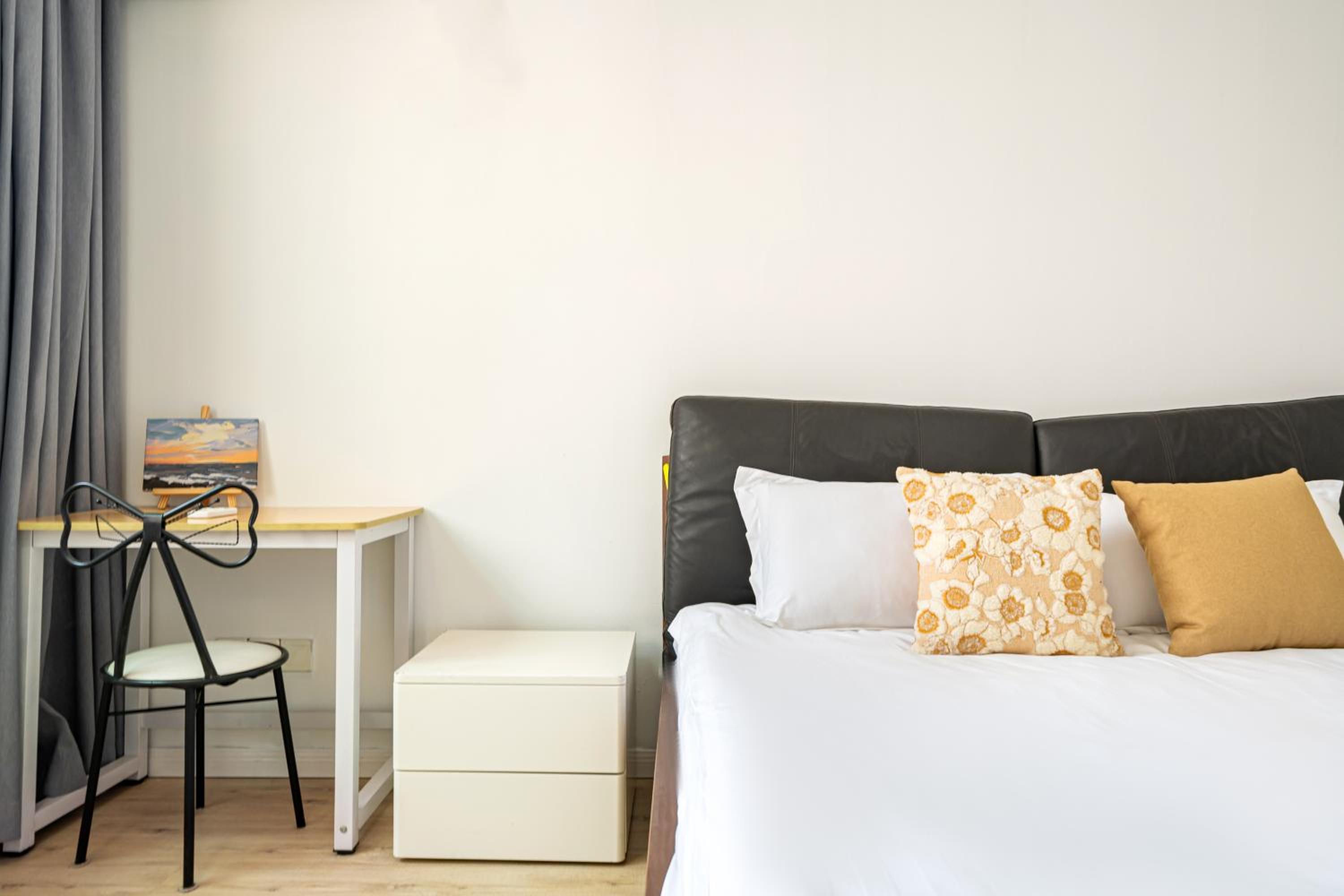 JinAn Apt,3 bedrooms,2 bathrooms,Jing'an District