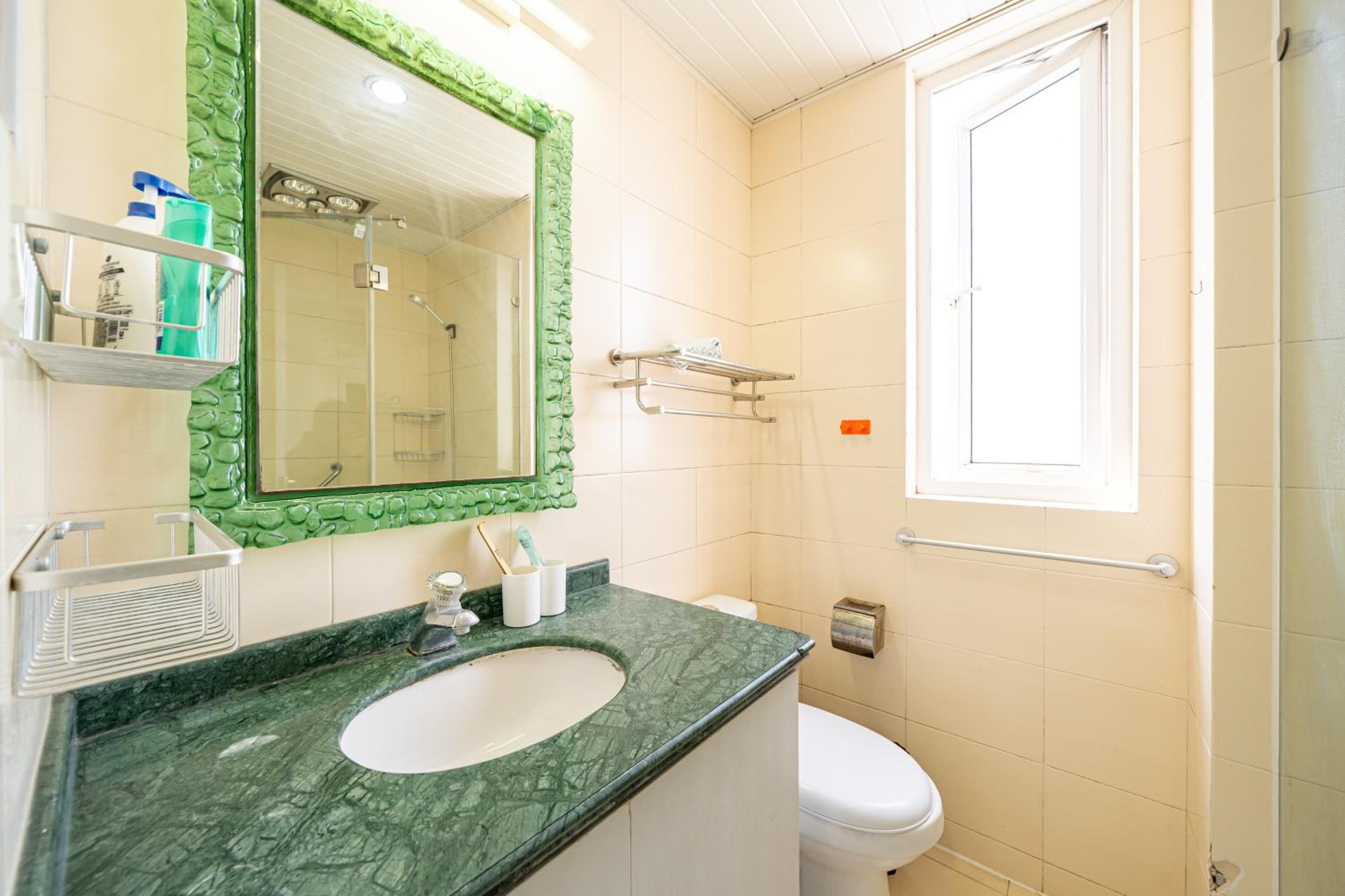 JinAn Apt,3 bedrooms,2 bathrooms,Jing'an District