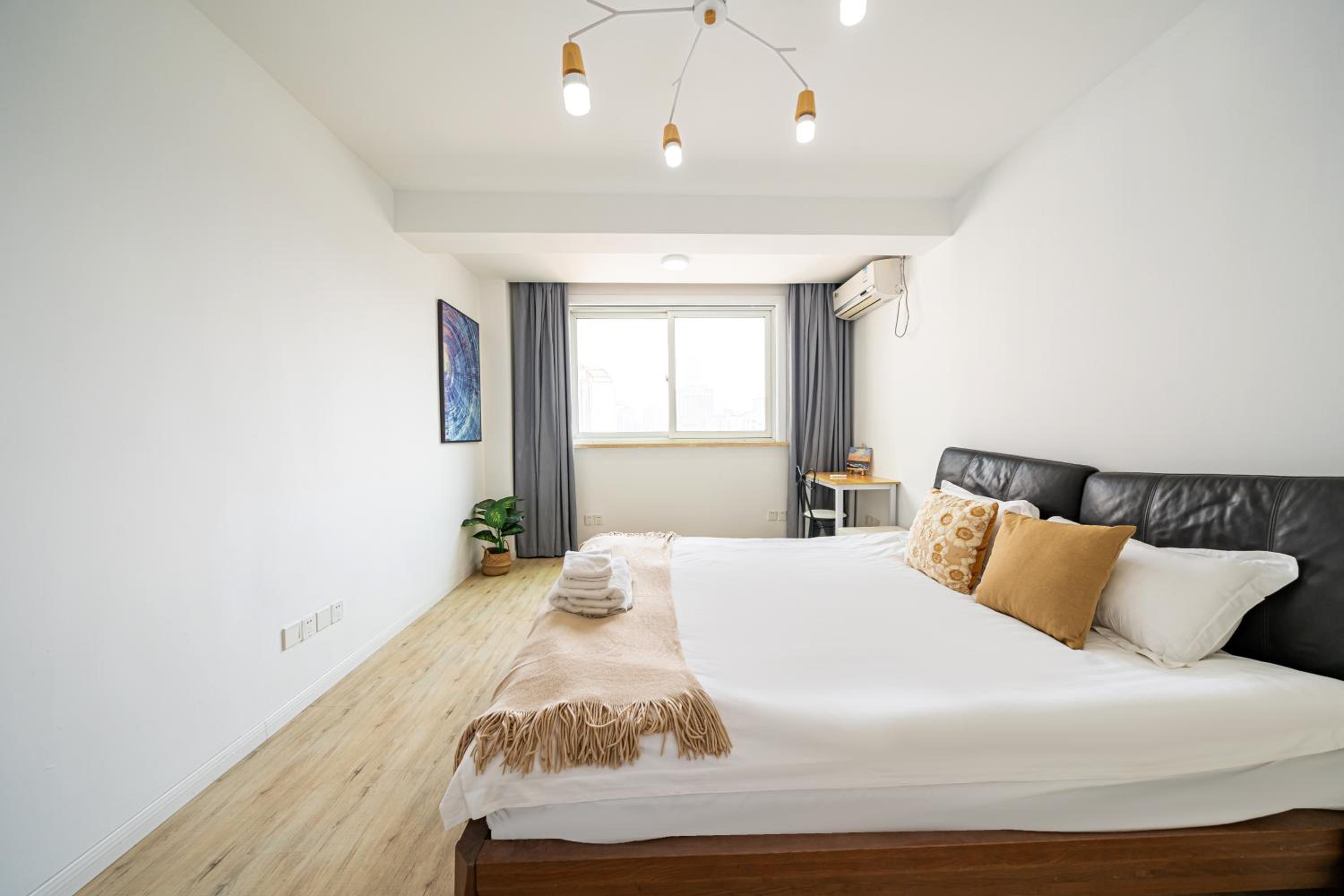 JinAn Apt,3 bedrooms,2 bathrooms,Jing'an District