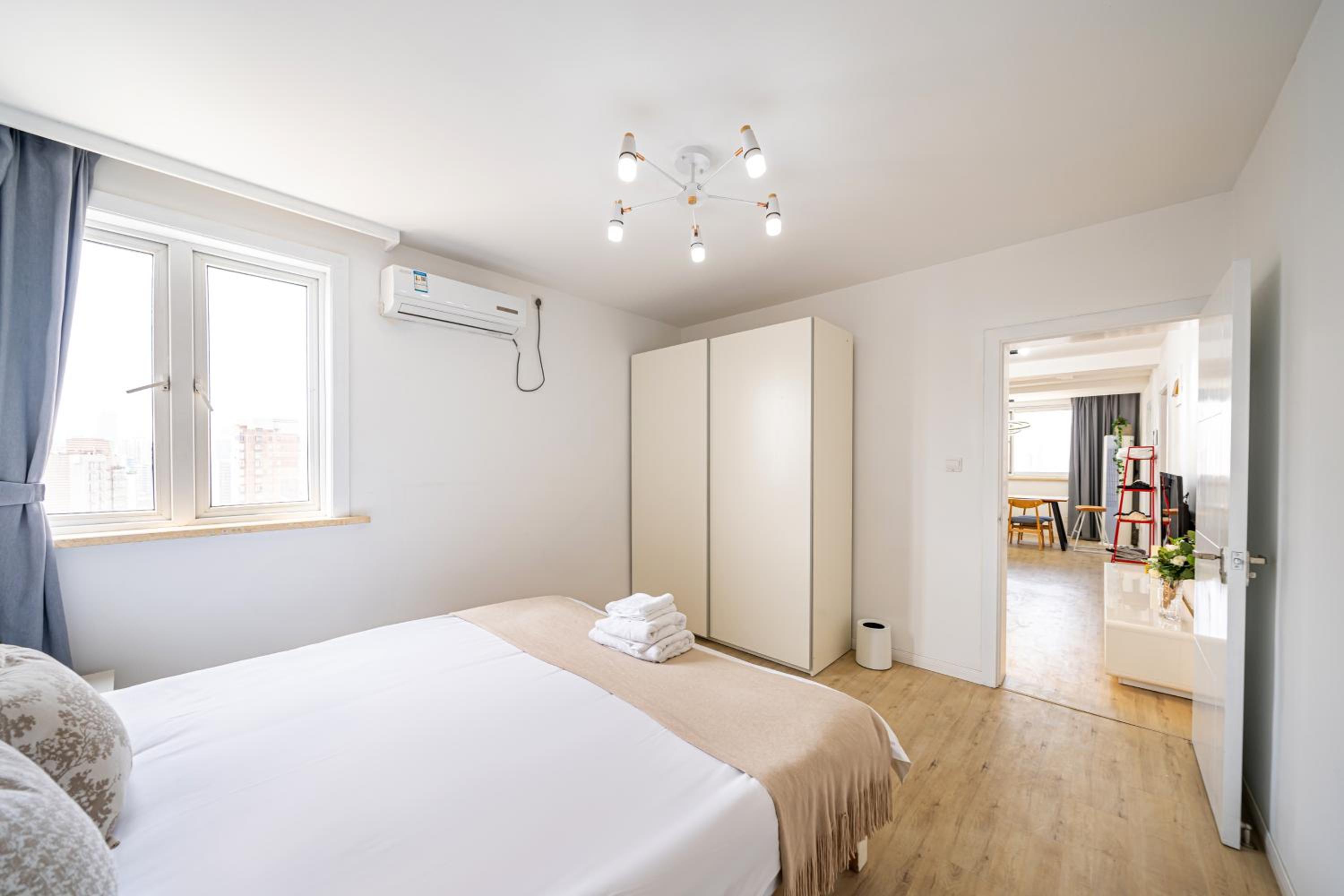 JinAn Apt,3 bedrooms,2 bathrooms,Jing'an District
