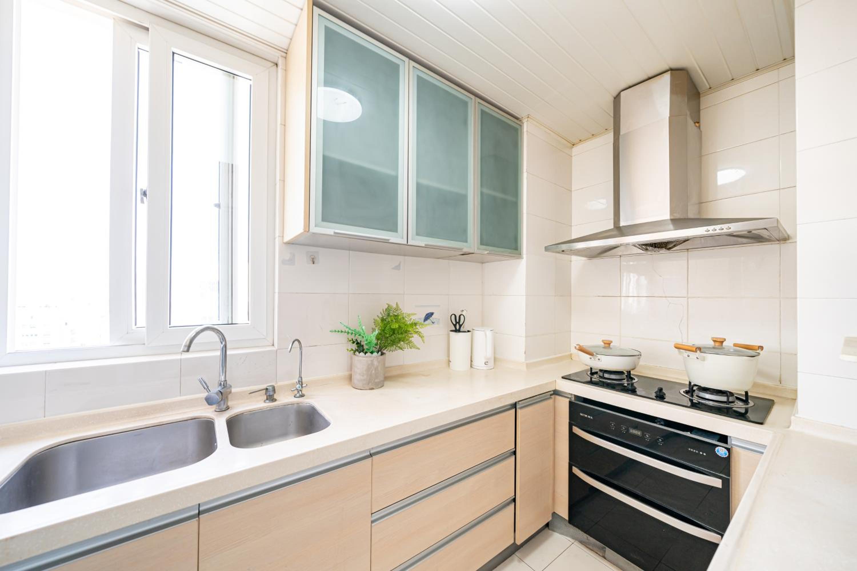 JinAn Apt,3 bedrooms,2 bathrooms,Jing'an District