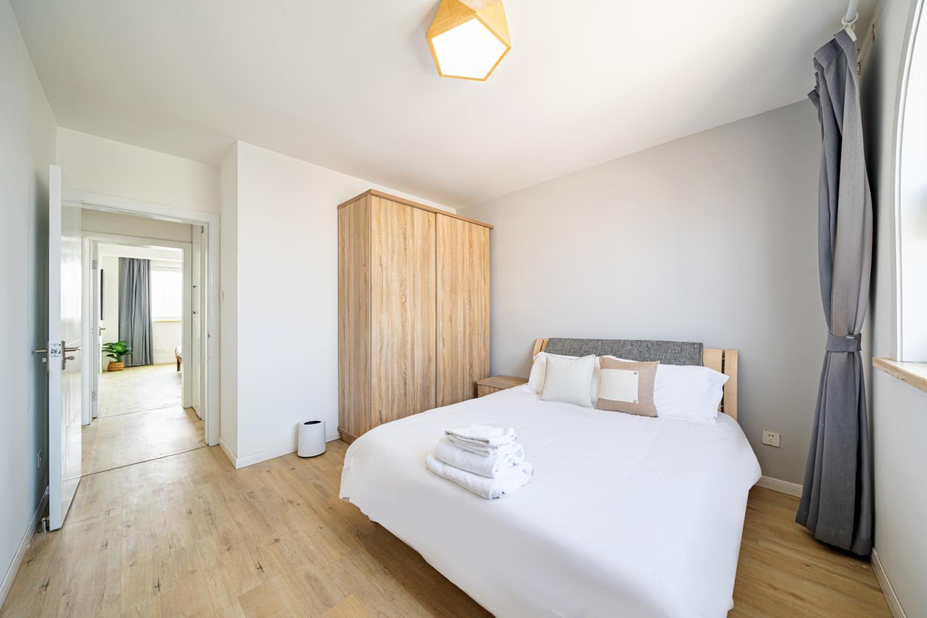 JinAn Apt,3 bedrooms,2 bathrooms,Jing'an District