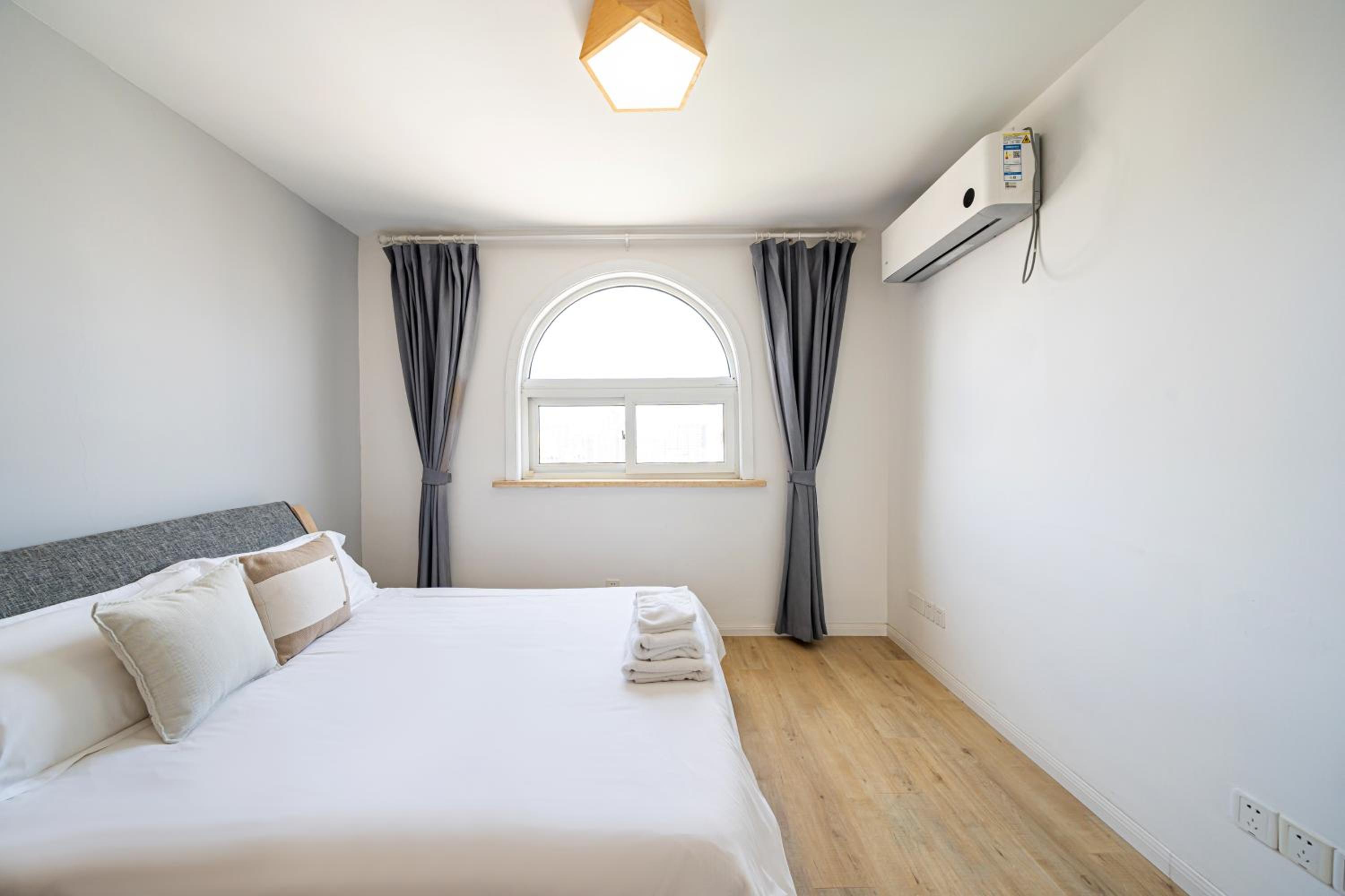 JinAn Apt,3 bedrooms,2 bathrooms,Jing'an District