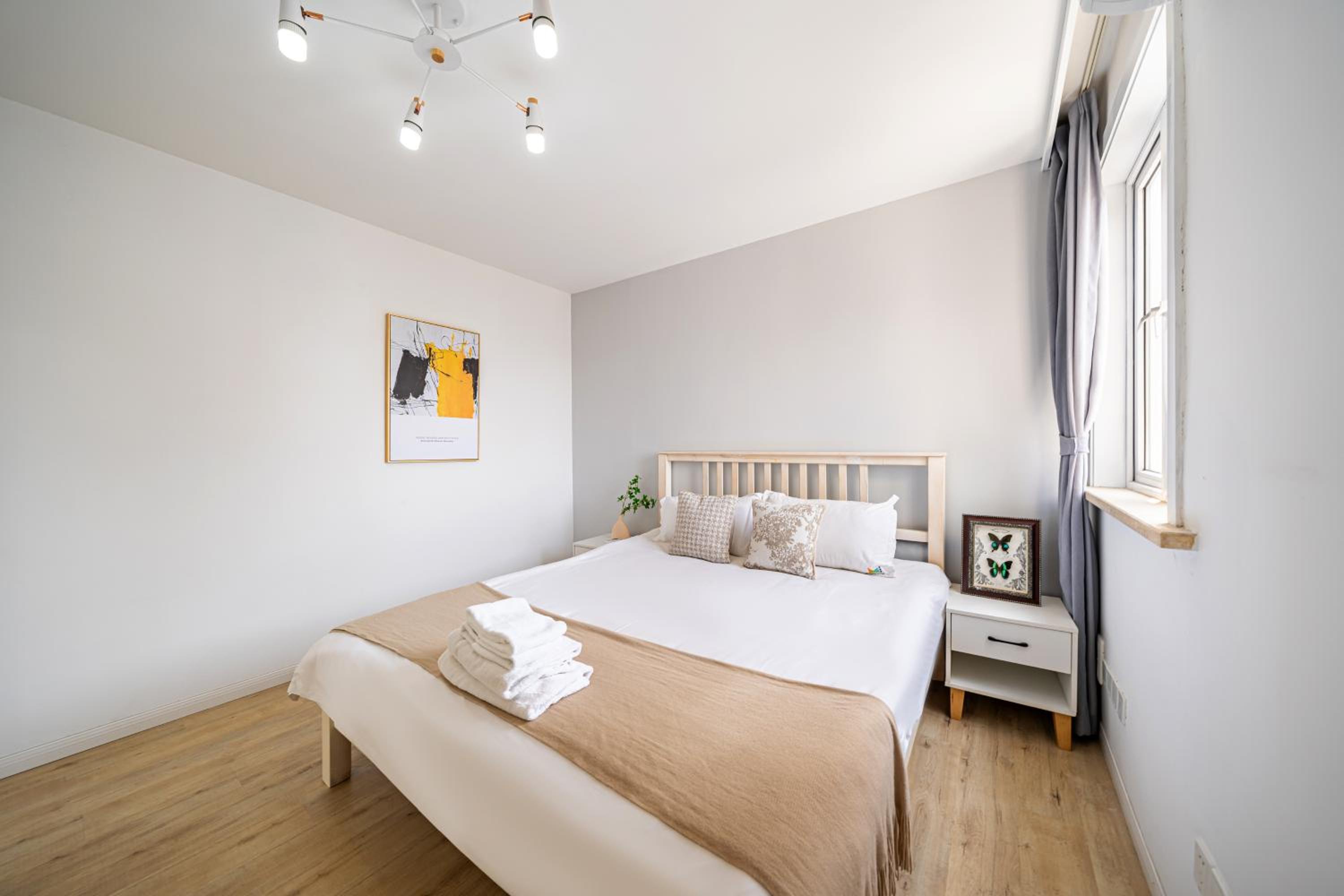 JinAn Apt,3 bedrooms,2 bathrooms,Jing'an District
