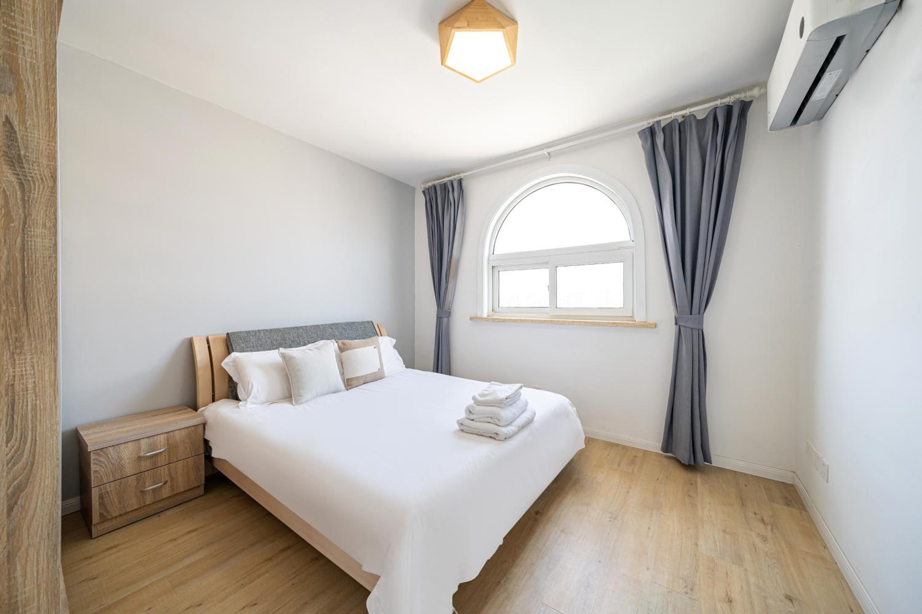 JinAn Apt,3 bedrooms,2 bathrooms,Jing'an District