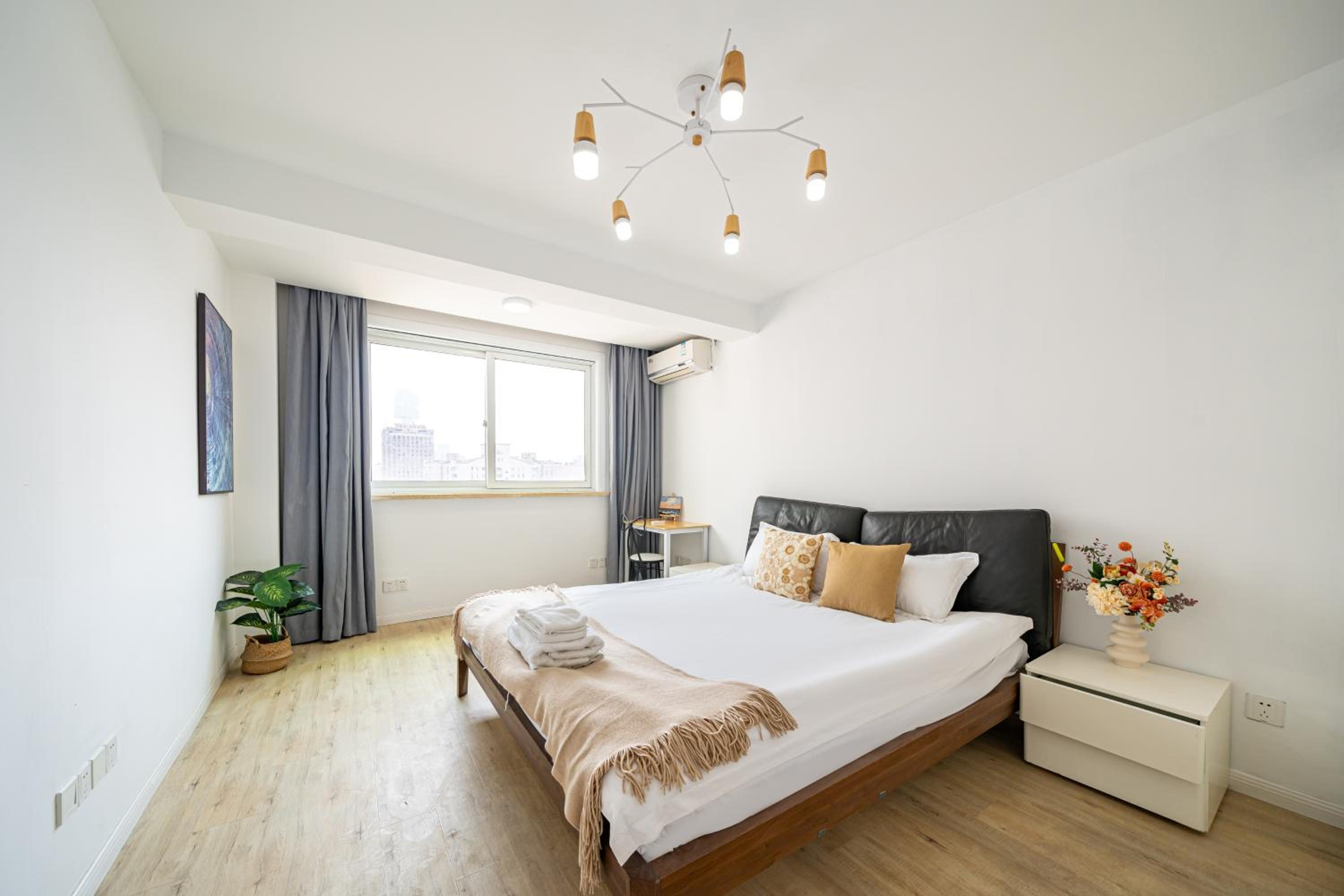 JinAn Apt,3 bedrooms,2 bathrooms,Jing'an District