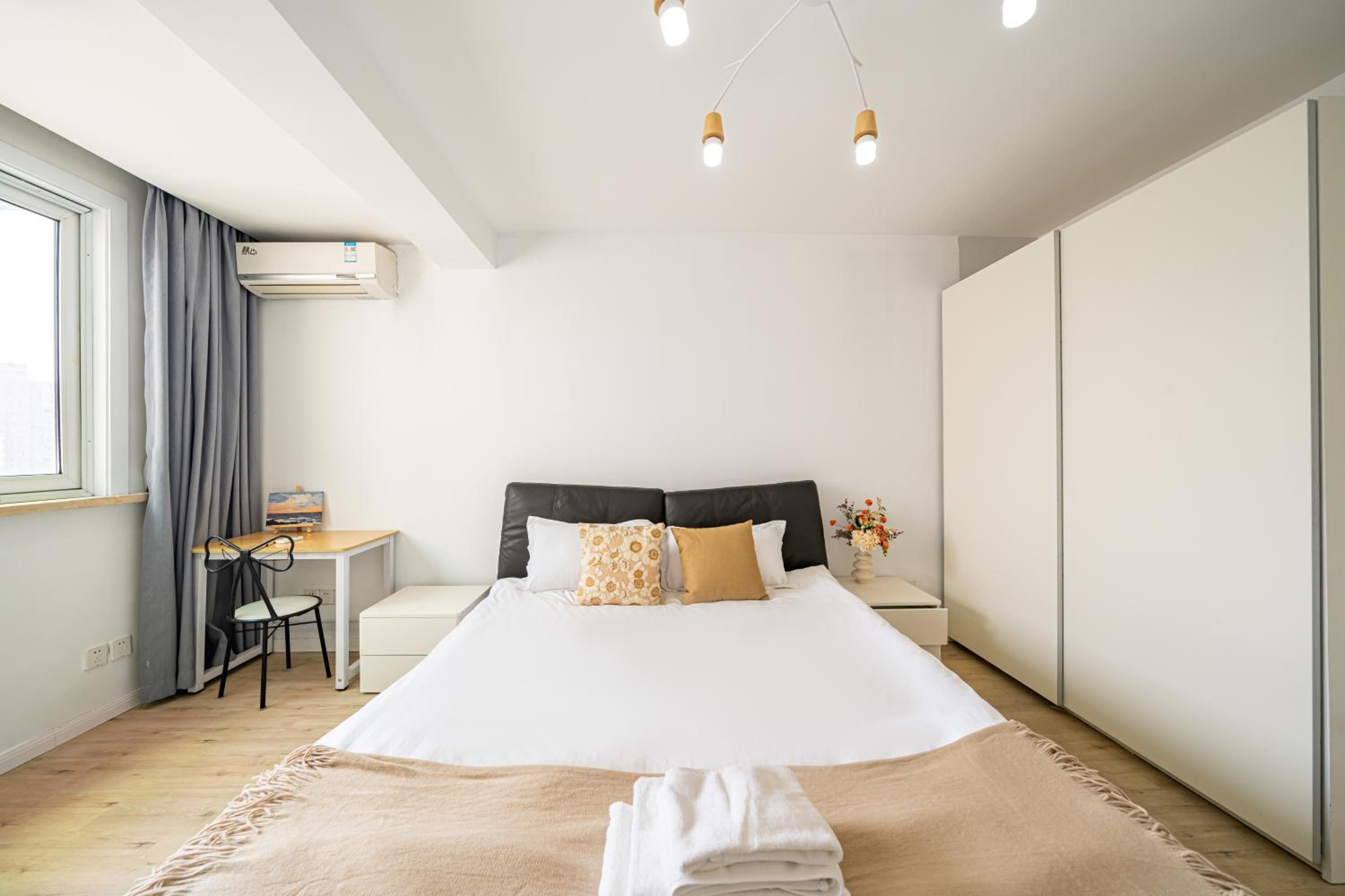 JinAn Apt,3 bedrooms,2 bathrooms,Jing'an District