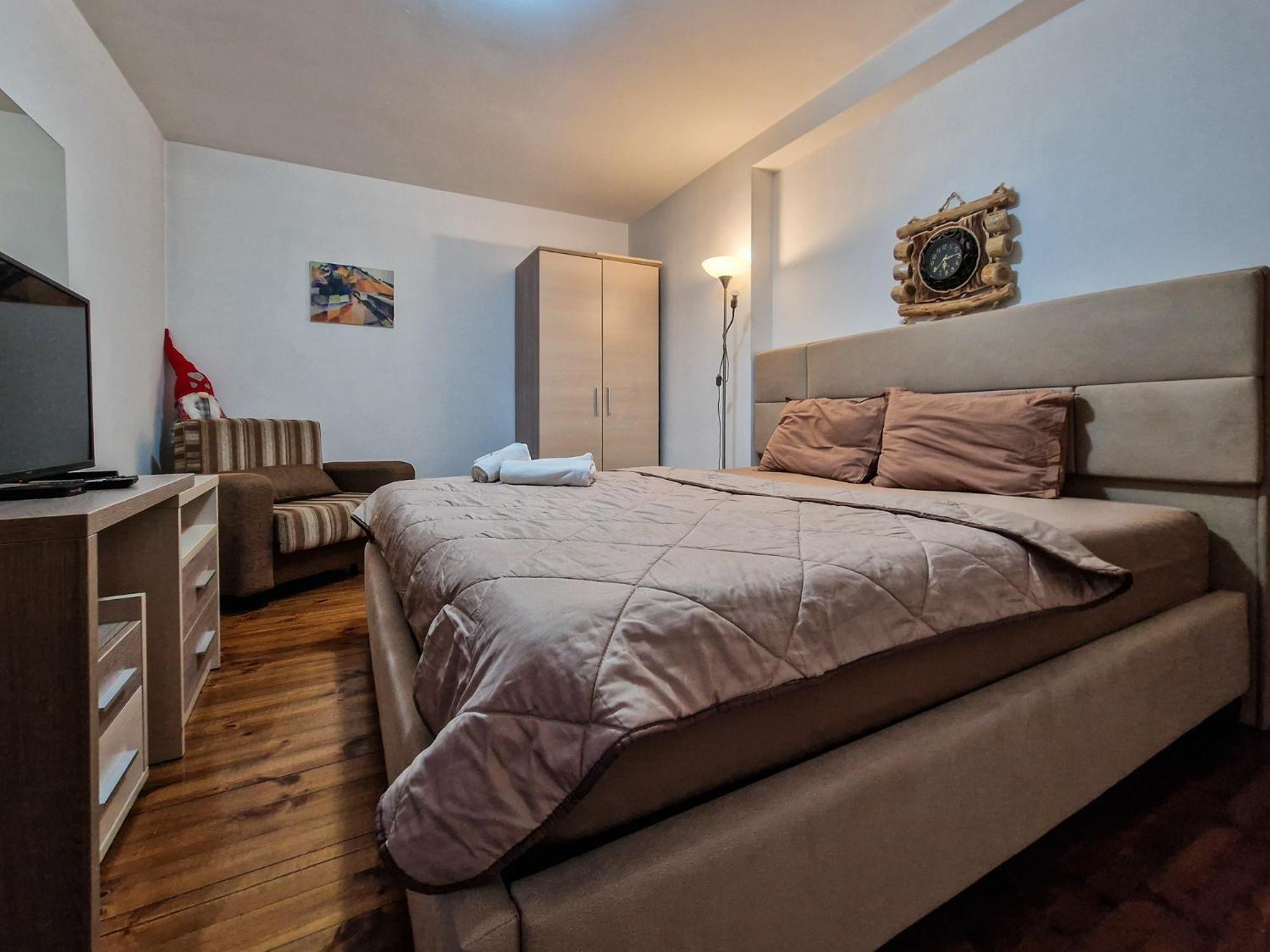 Central Bansko Flat for Rent, Steps from Gondola and Historic Old Town, Perfect for Skiers!