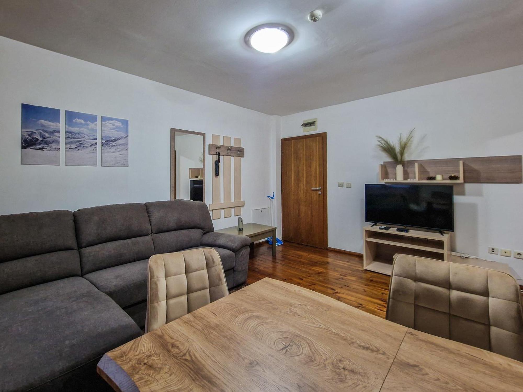 Central Bansko Flat for Rent, Steps from Gondola and Historic Old Town, Perfect for Skiers!