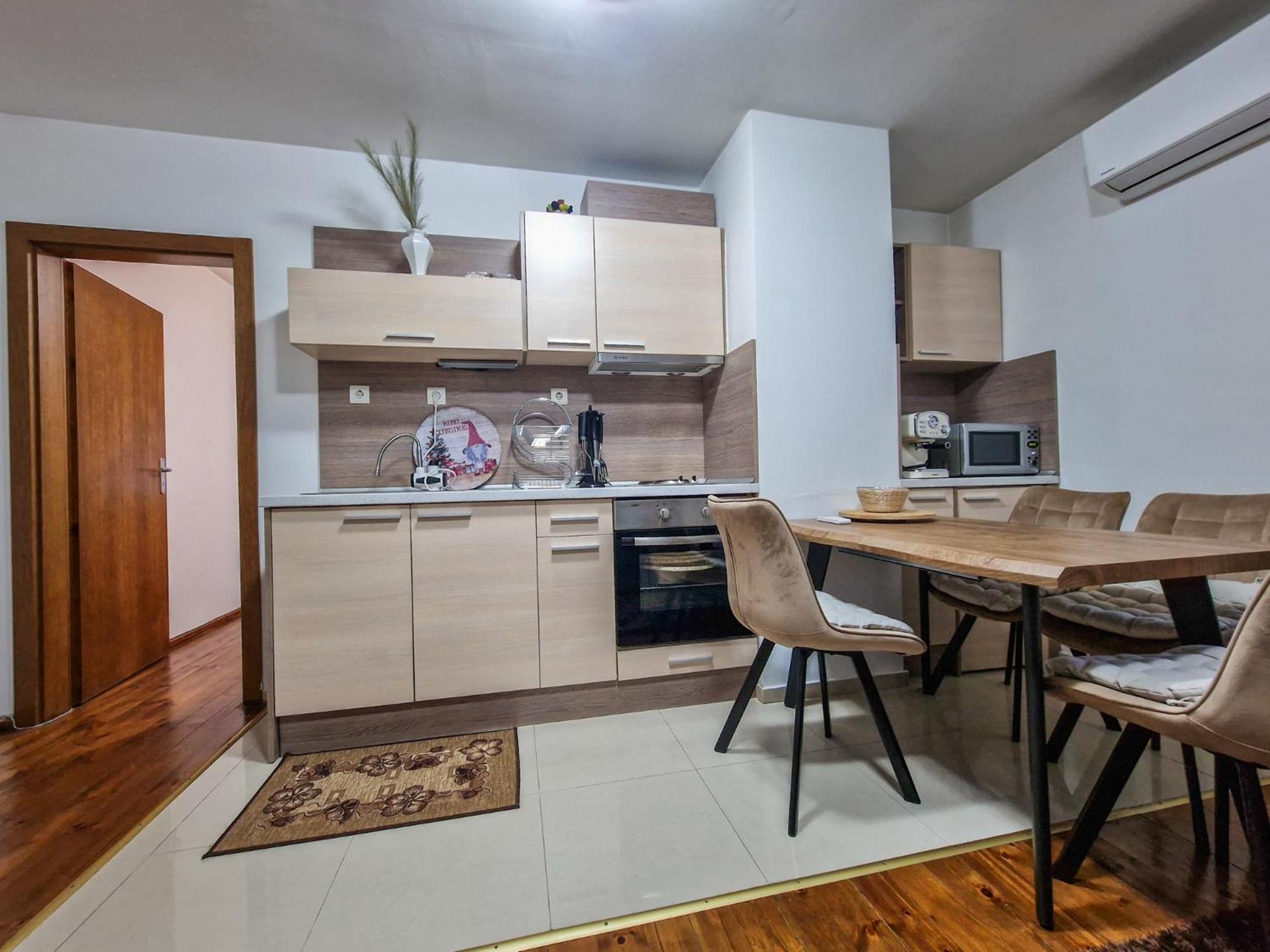 Central Bansko Flat for Rent, Steps from Gondola and Historic Old Town, Perfect for Skiers!