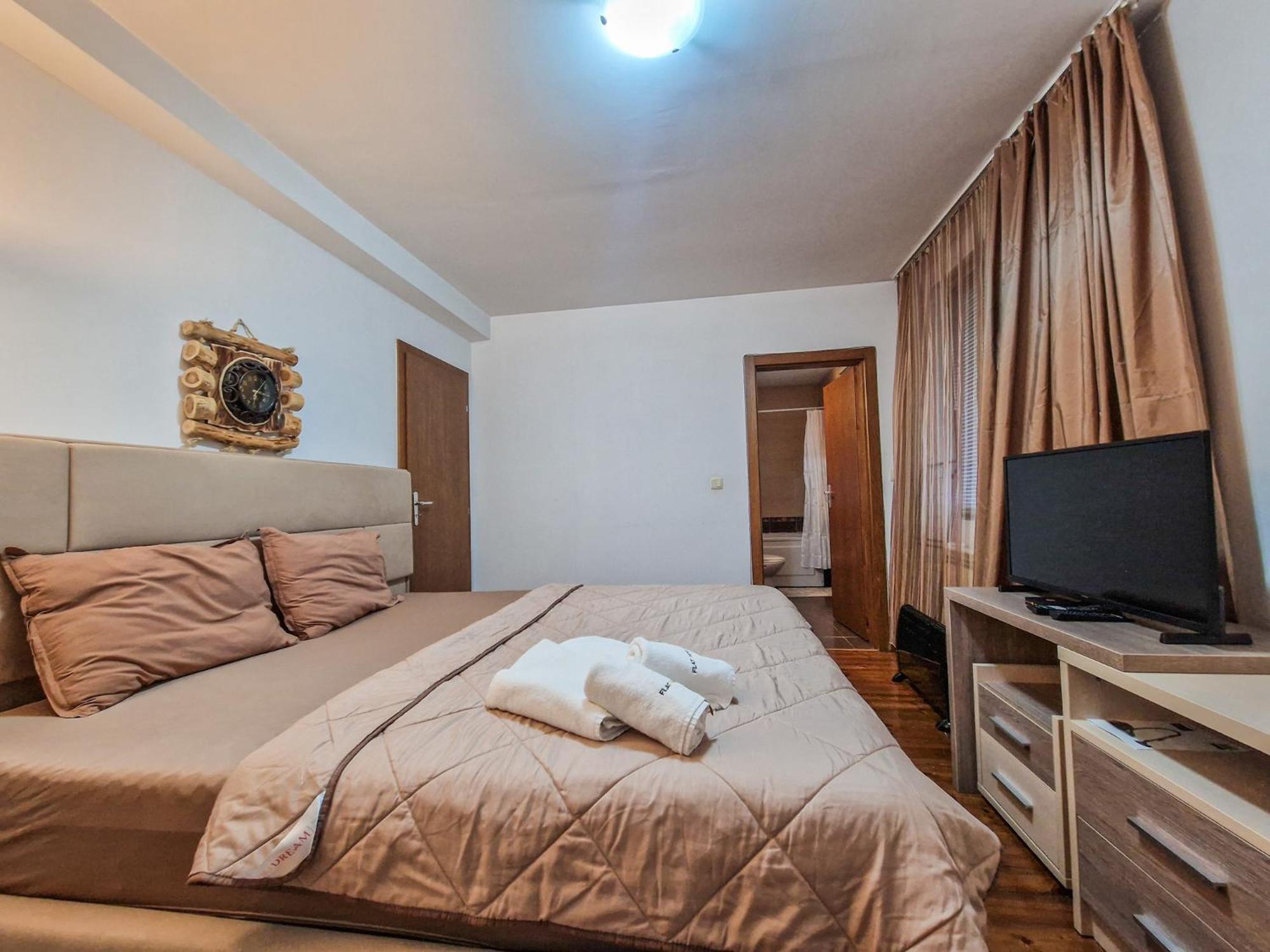 Central Bansko Flat for Rent, Steps from Gondola and Historic Old Town, Perfect for Skiers!