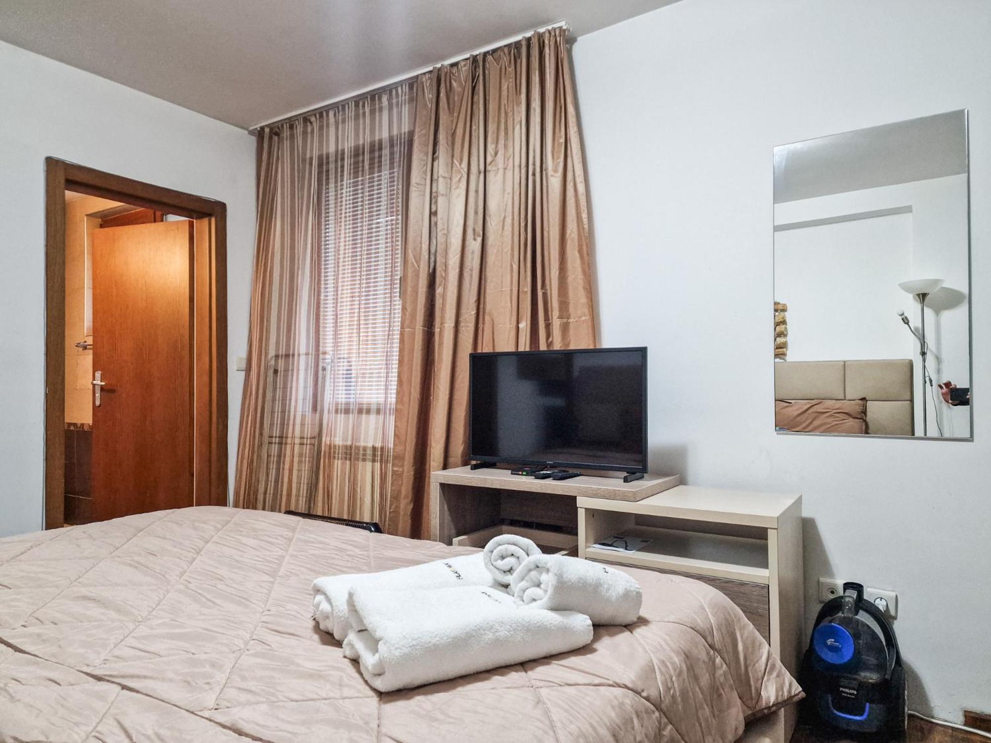 Central Bansko Flat for Rent, Steps from Gondola and Historic Old Town, Perfect for Skiers!