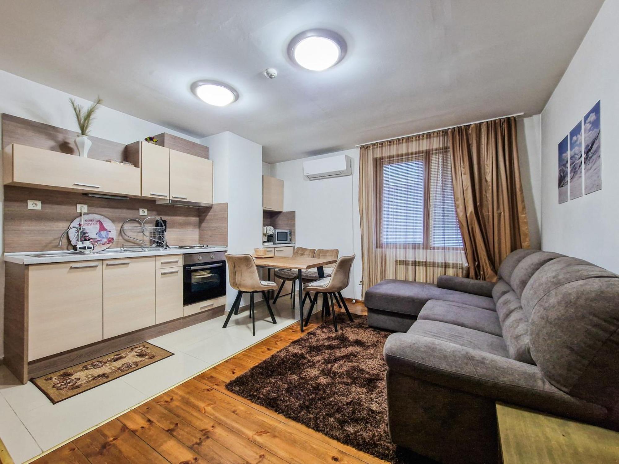 Central Bansko Flat for Rent, Steps from Gondola and Historic Old Town, Perfect for Skiers!
