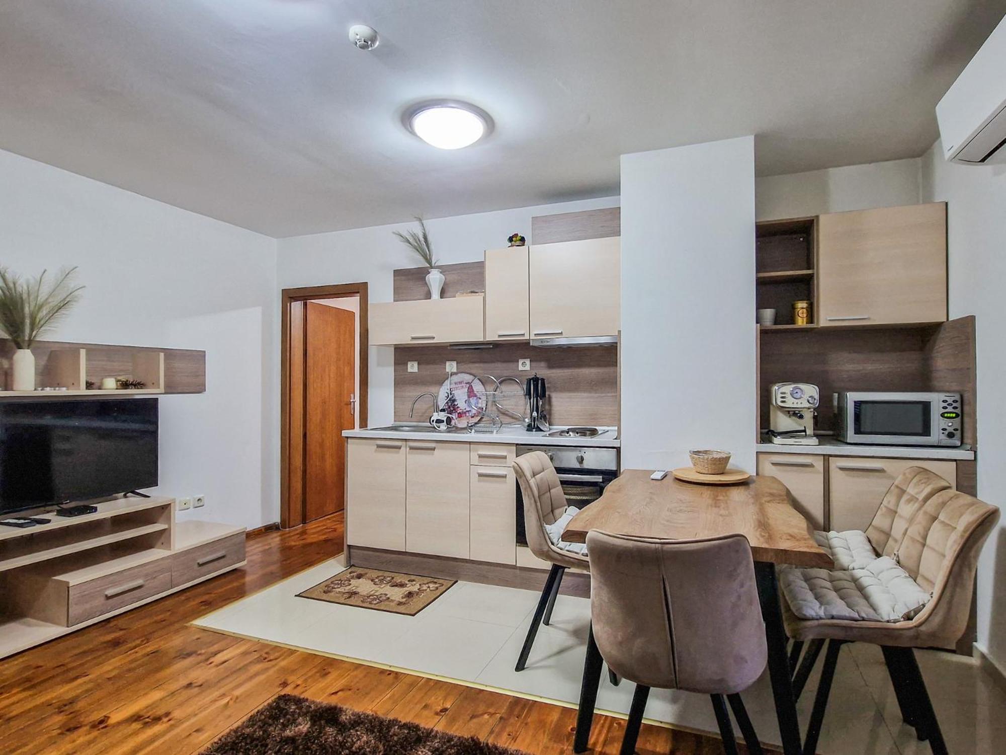 Central Bansko Flat for Rent, Steps from Gondola and Historic Old Town, Perfect for Skiers!