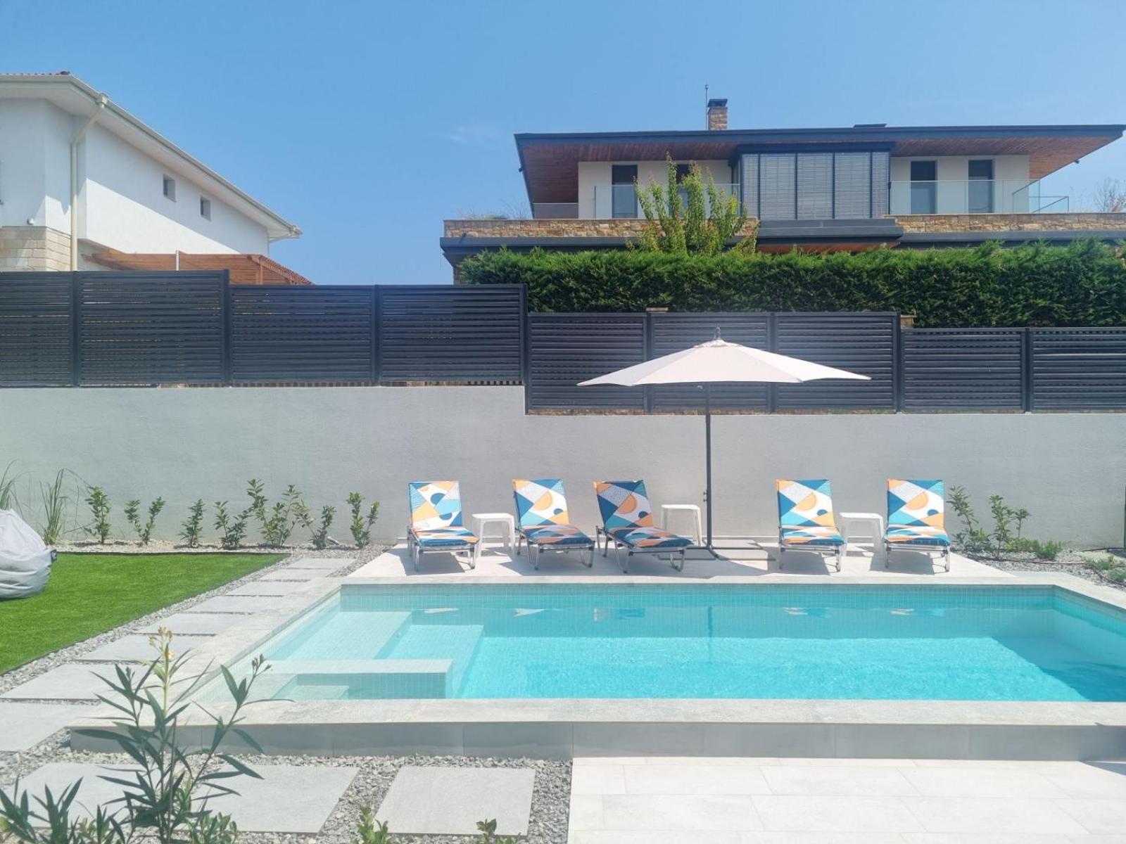 Villa Felicity, private pool with heating and salt water