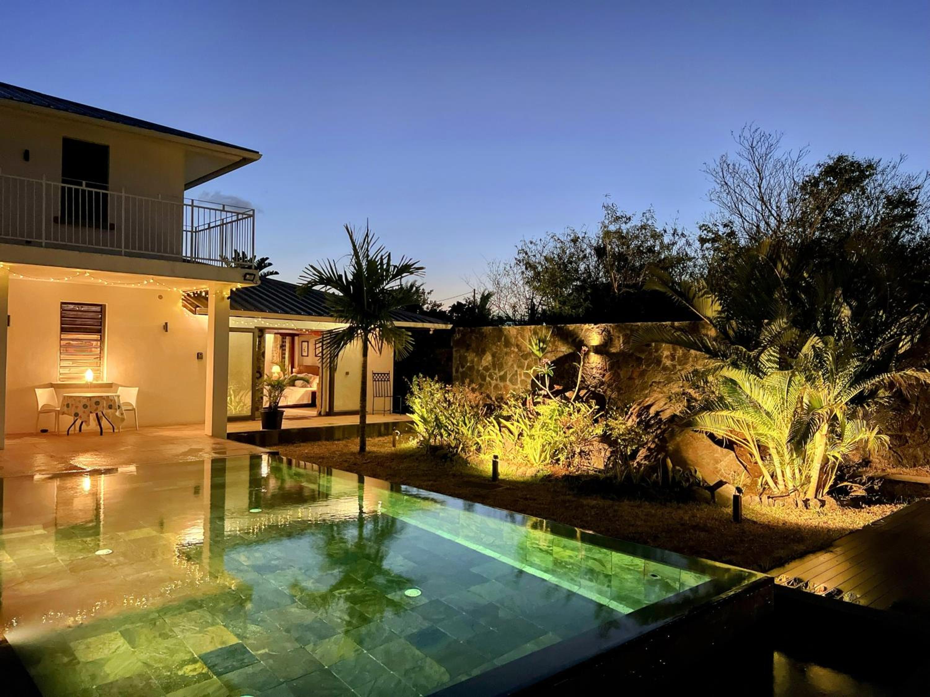 Cinnamon Room Four-Poster Bed, Freestanding Bath, Walk-In Shower & Infinity Pool view 3