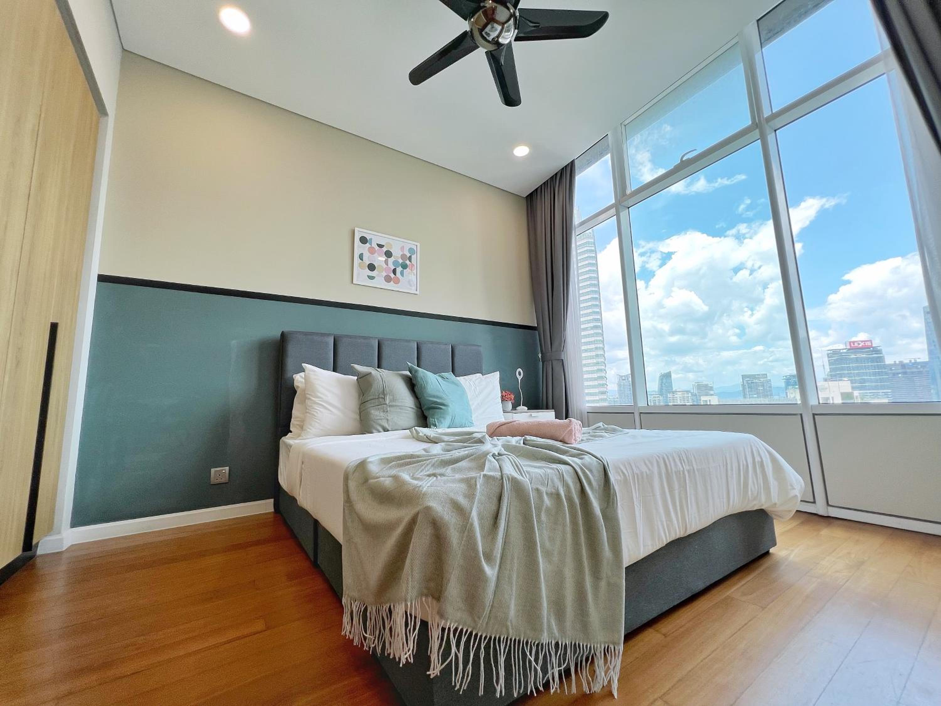 Sky Suites Leisure 3BR Suite at KLCC