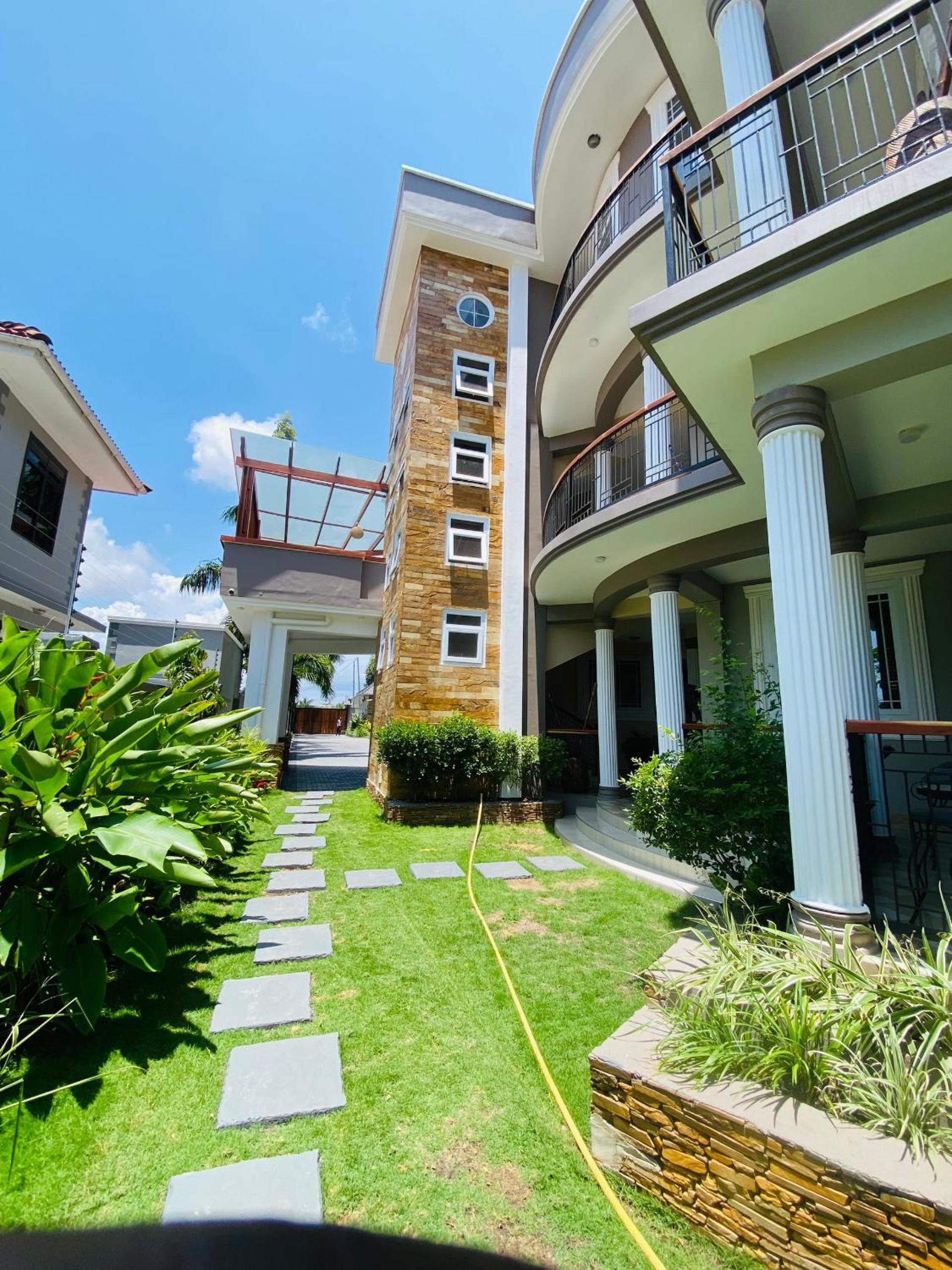 Jacomo Residences