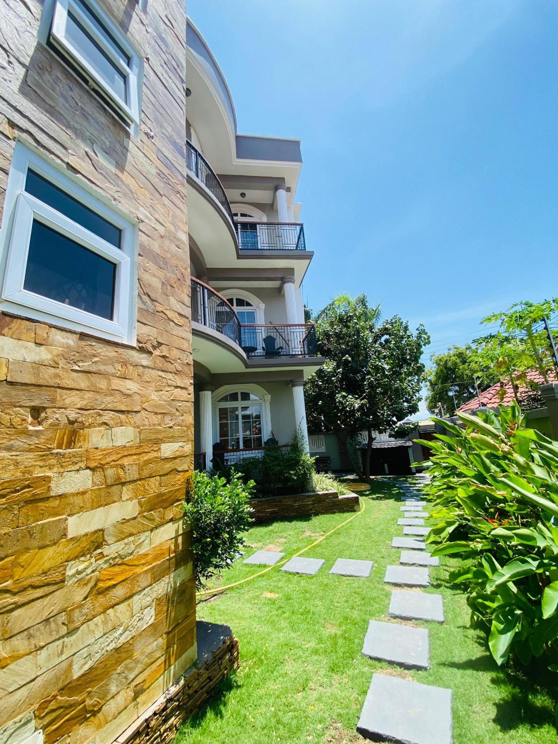 Jacomo Residences